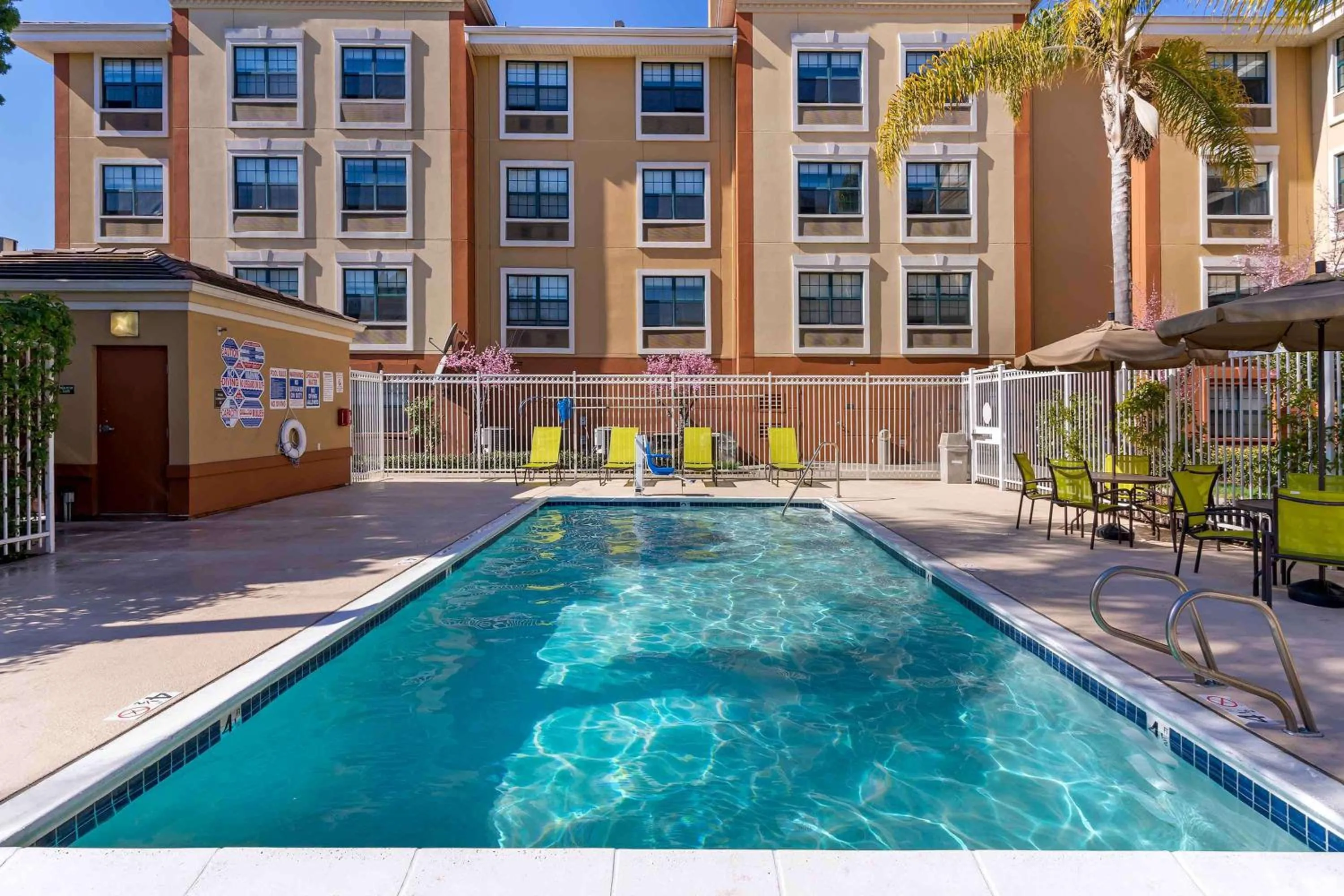 Pool view in Extended Stay America Premier Suites - Union City - Dyer St