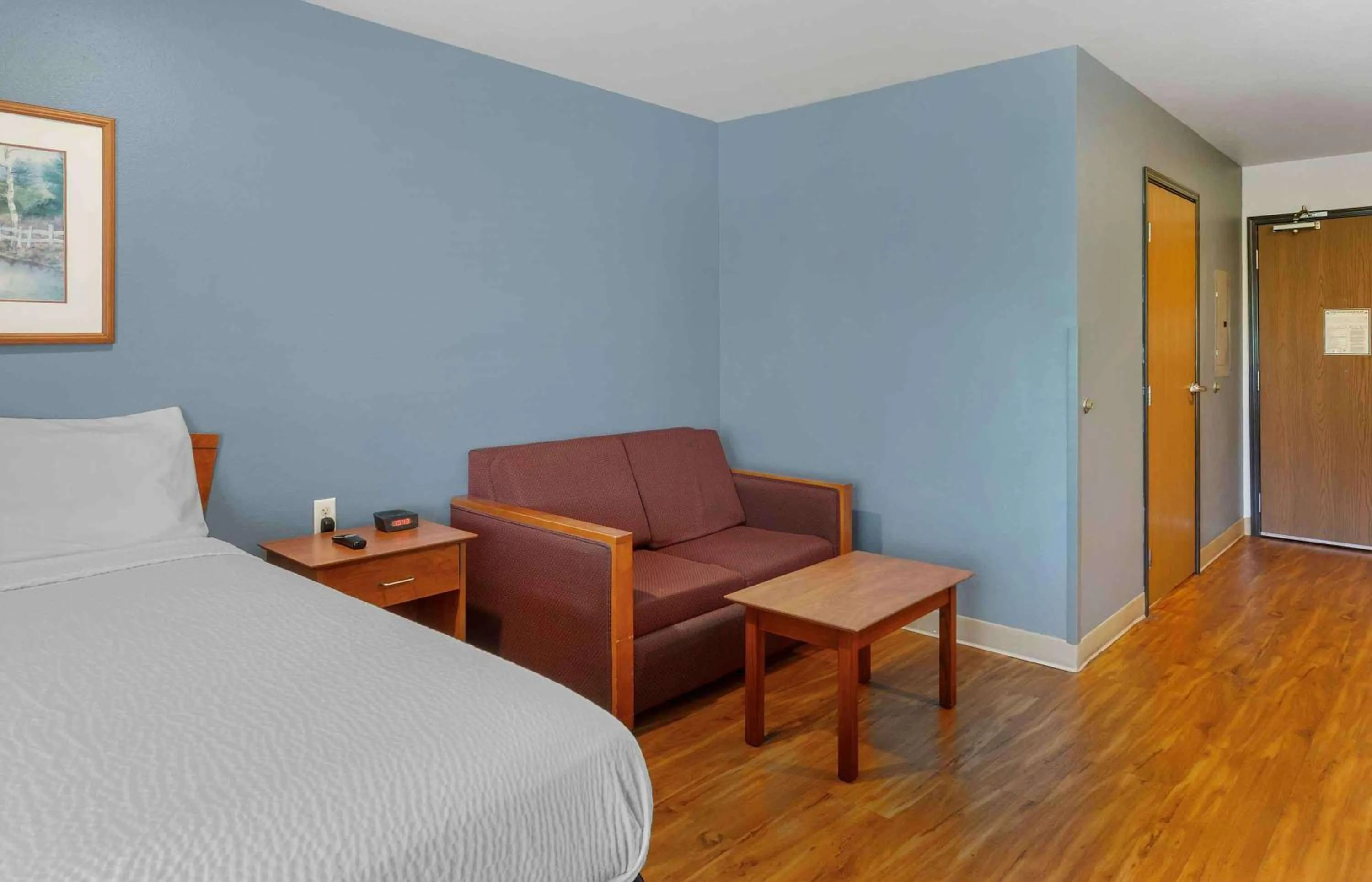 Bedroom, Bed in Extended Stay America Select Suites - Akron - South