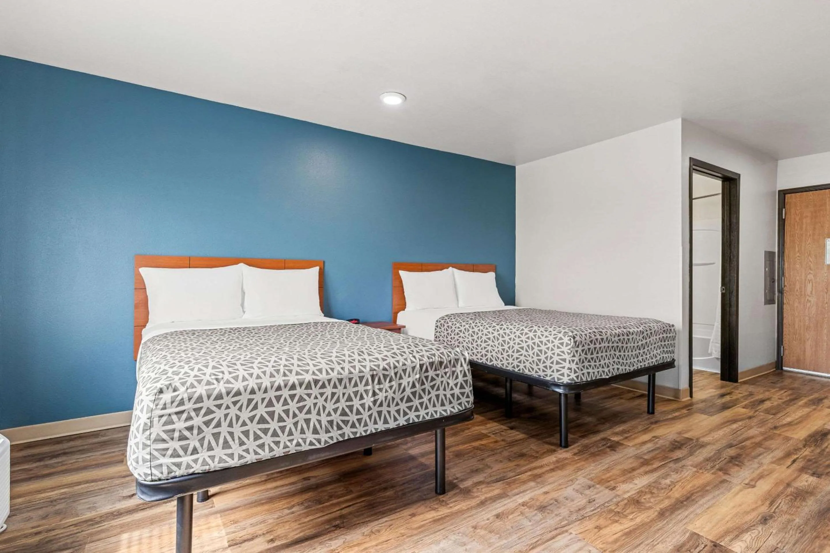 Bedroom, Bed in WoodSpring Suites Tulsa