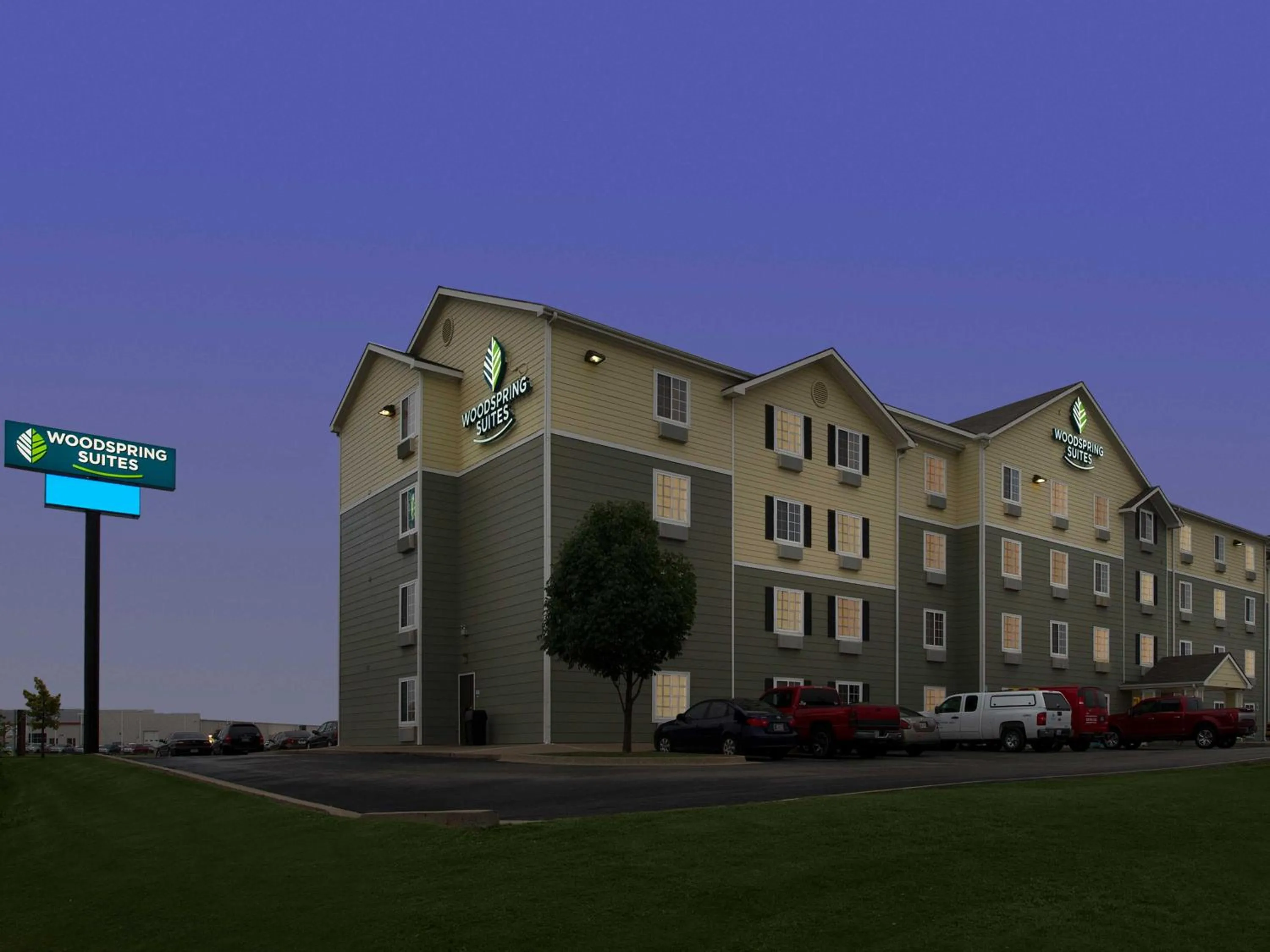 Property building in WoodSpring Suites Tulsa