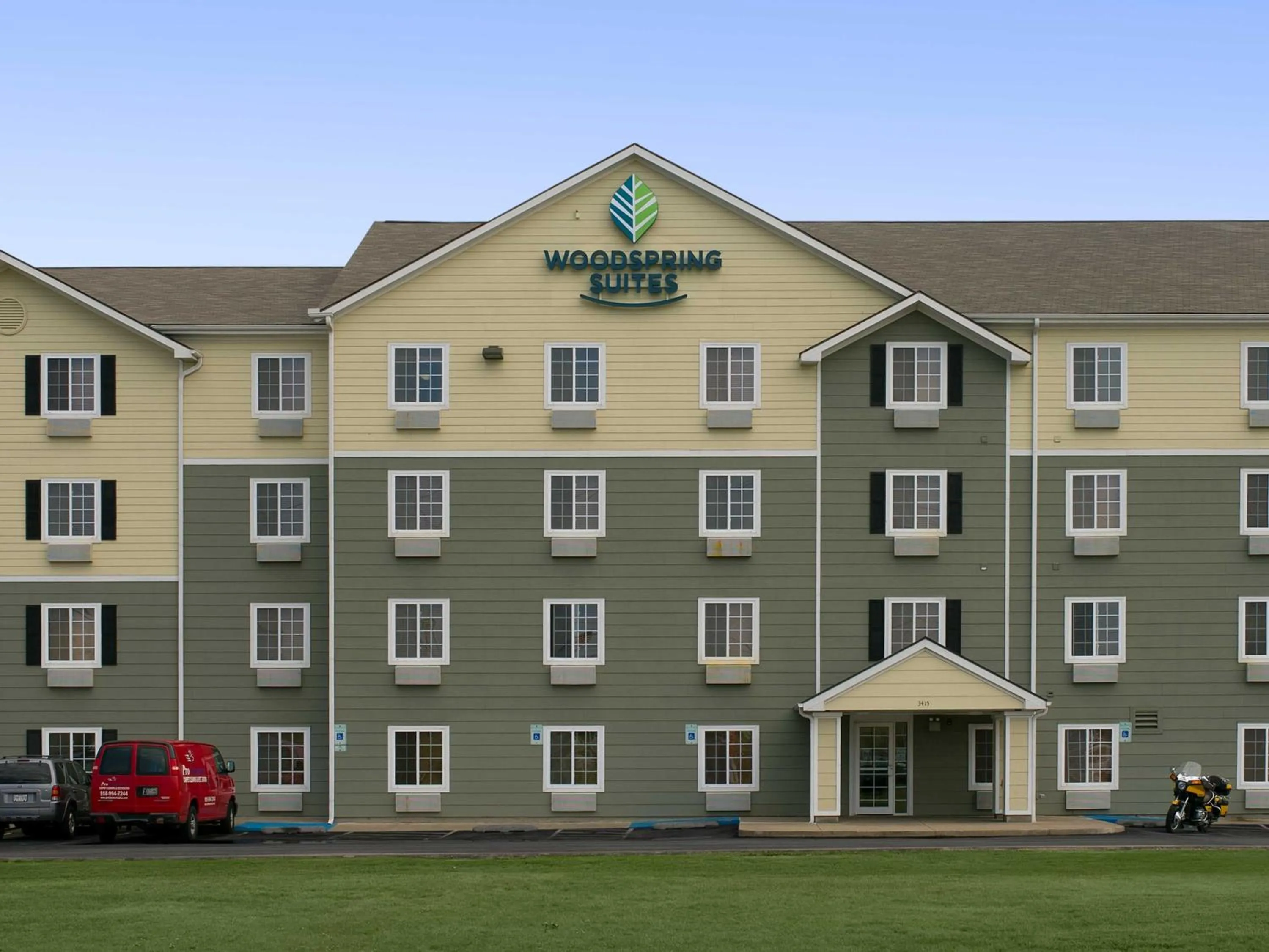 Property building in WoodSpring Suites Tulsa