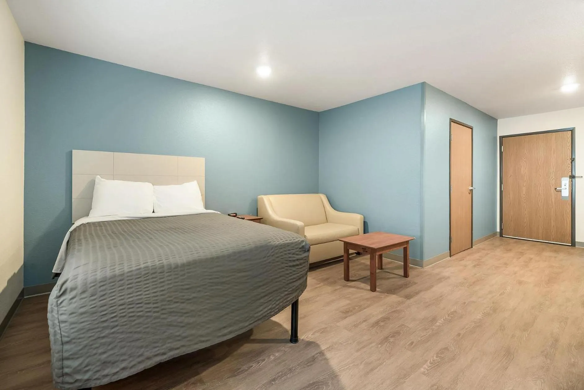 Bedroom, Bed in Extended Stay America Select Suites - Ocala