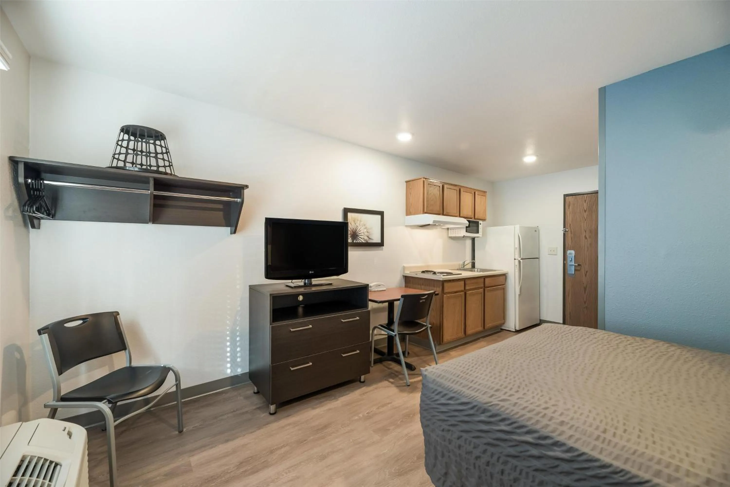 Bedroom, Bed in Extended Stay America Select Suites - Ocala