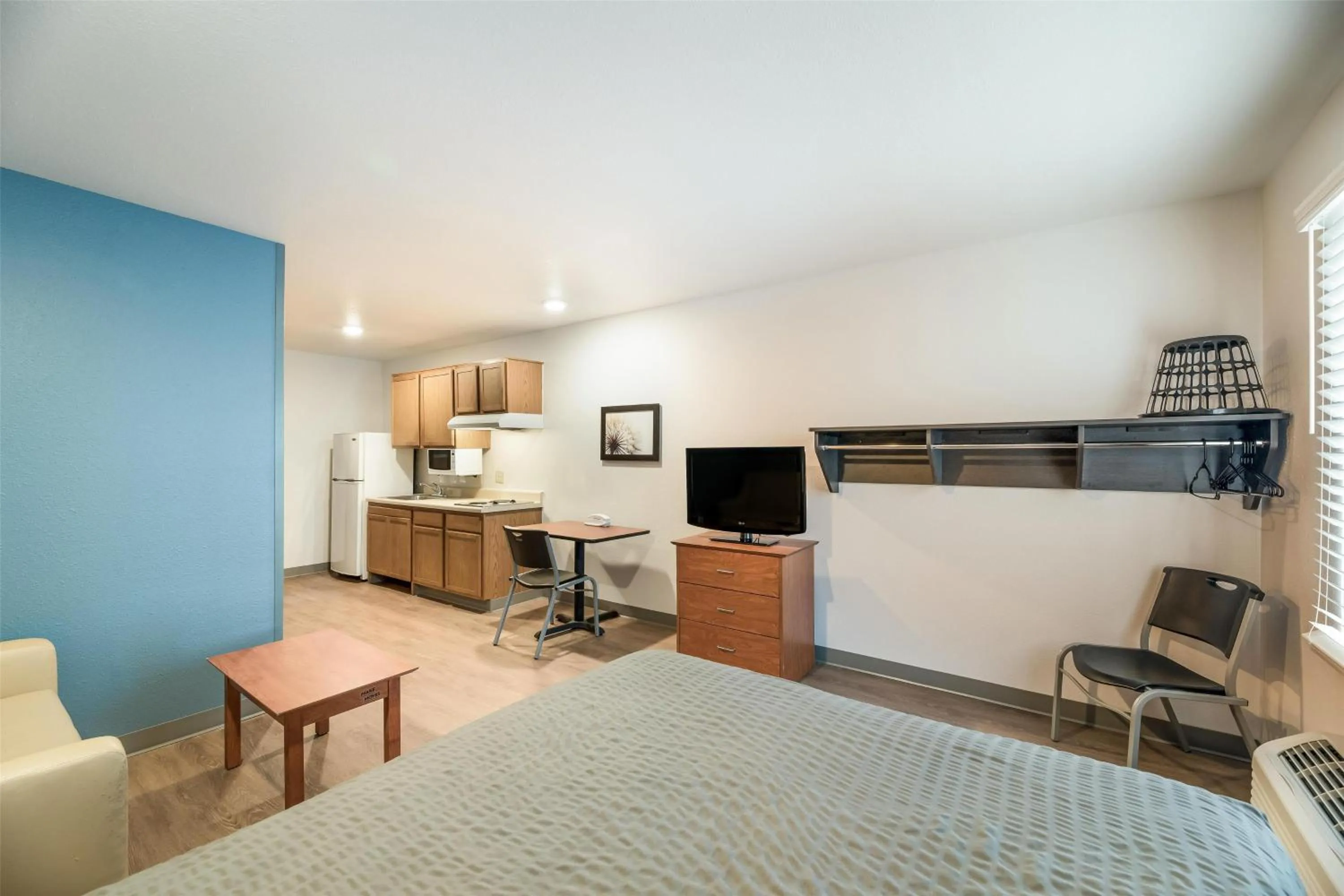 Bedroom, Bed in Extended Stay America Select Suites - Ocala