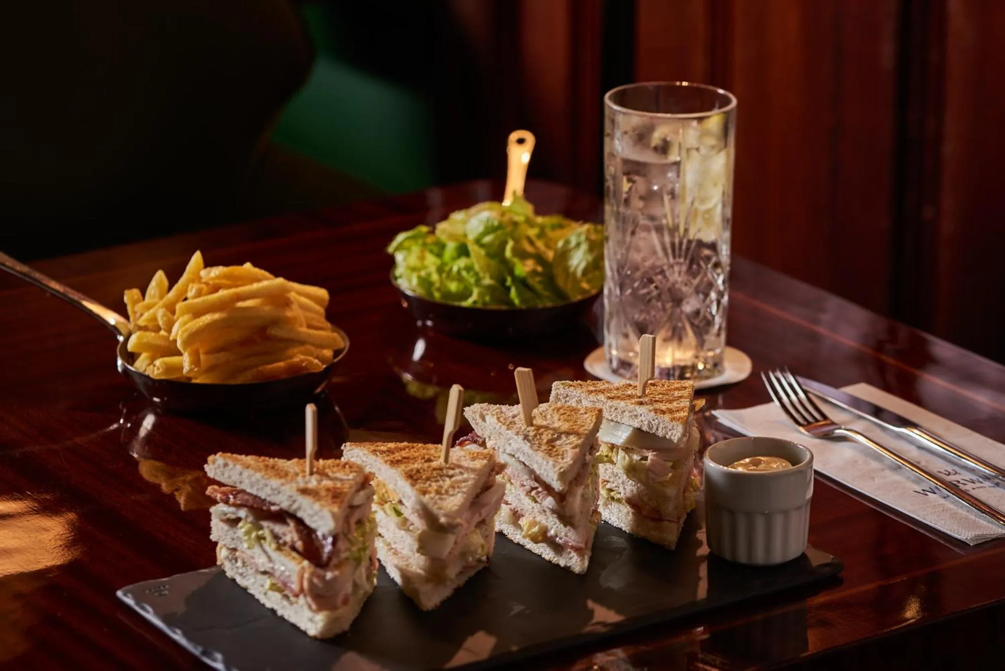 Restaurant/places to eat in Hotel Westminster