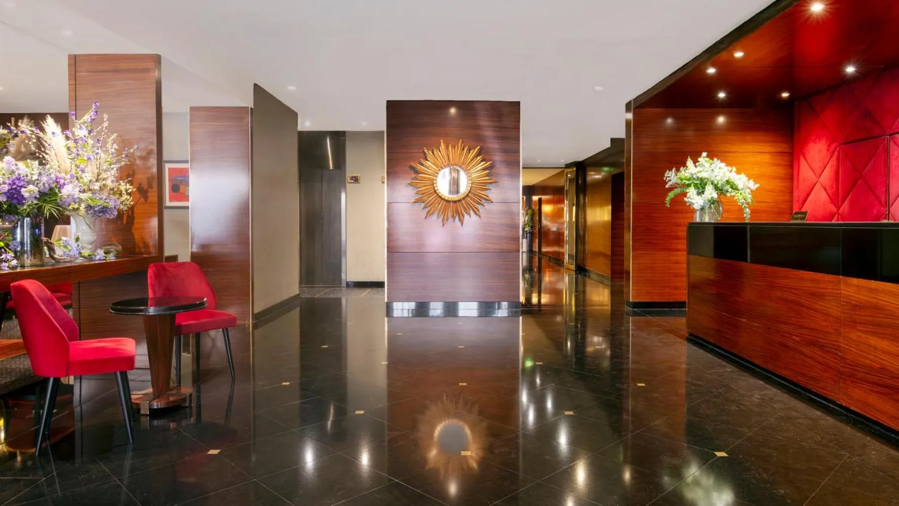 Lobby or reception in Warwick Champs-Elysées Paris