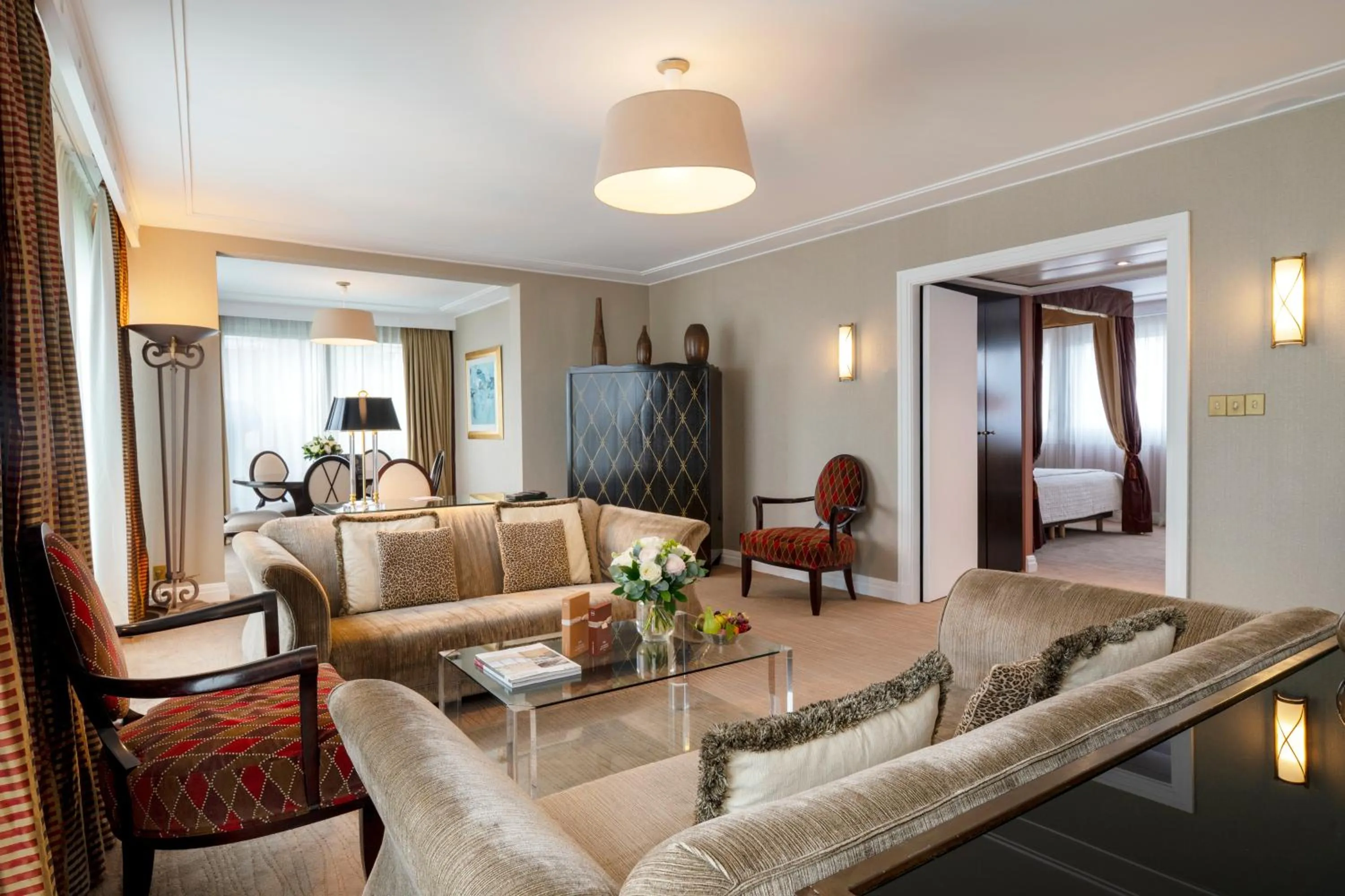 TV and multimedia in Warwick Champs-Elysées Paris