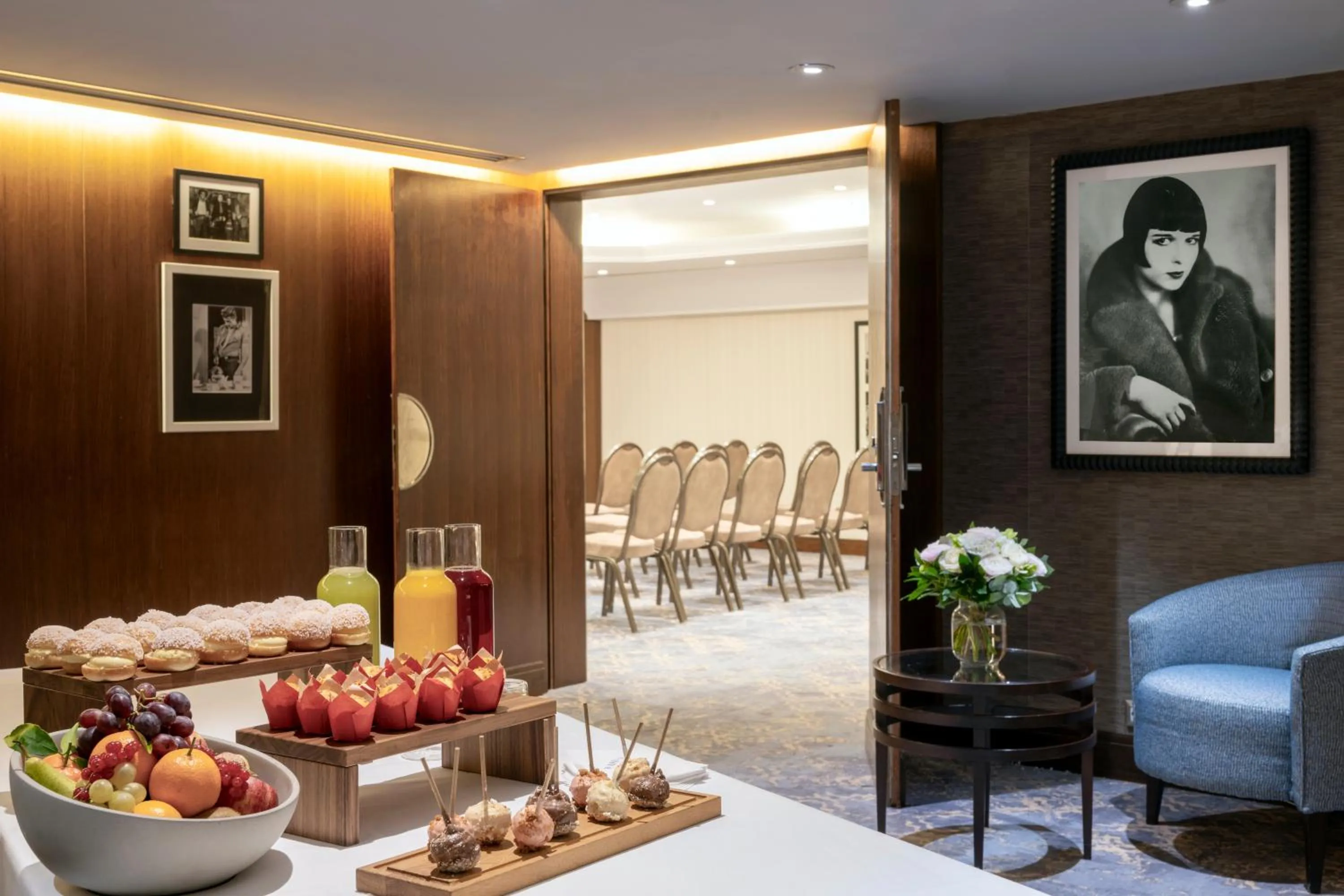 Meeting/conference room in Warwick Champs-Elysées Paris