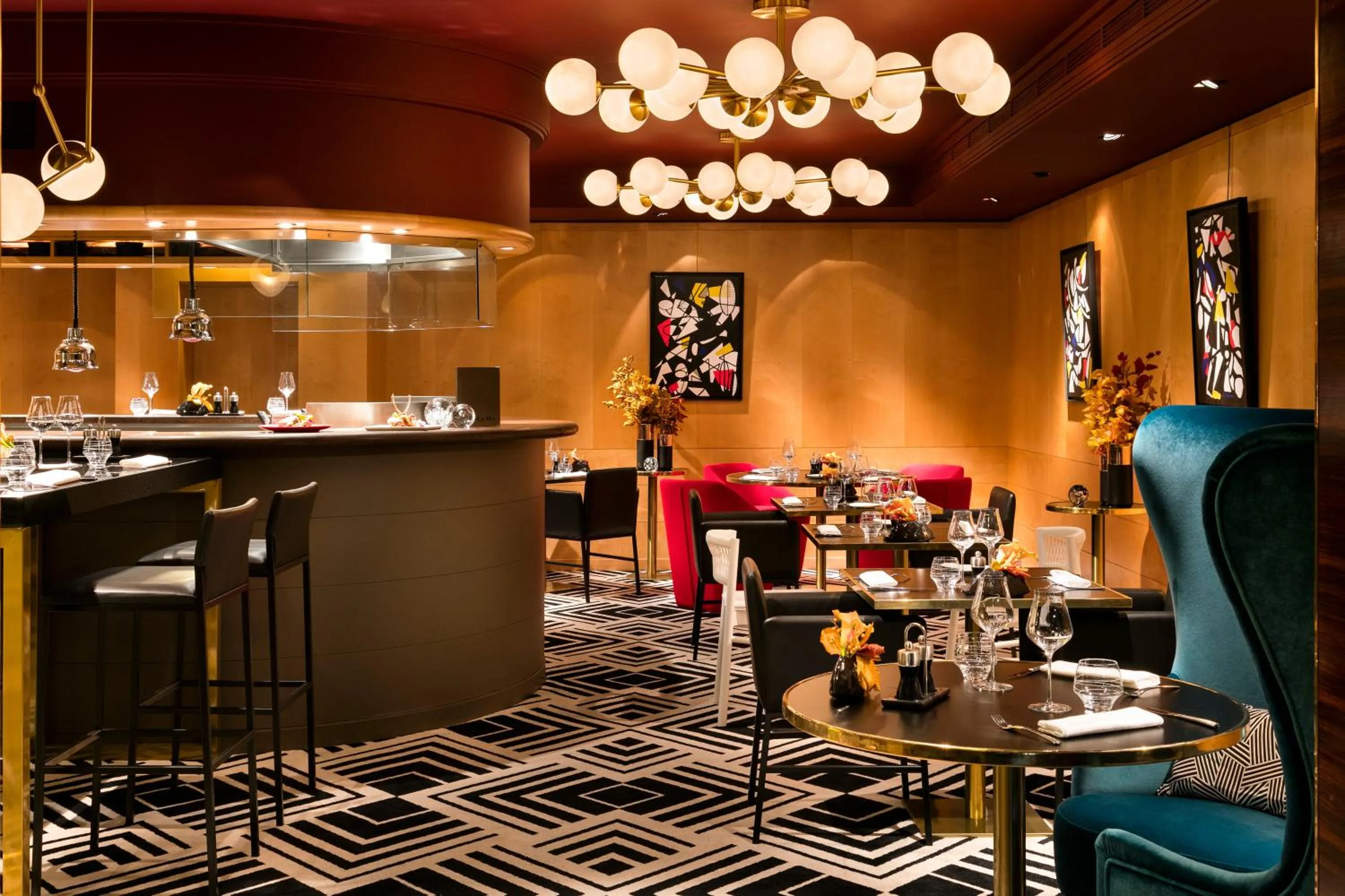 Restaurant/places to eat in Warwick Champs-Elysées Paris