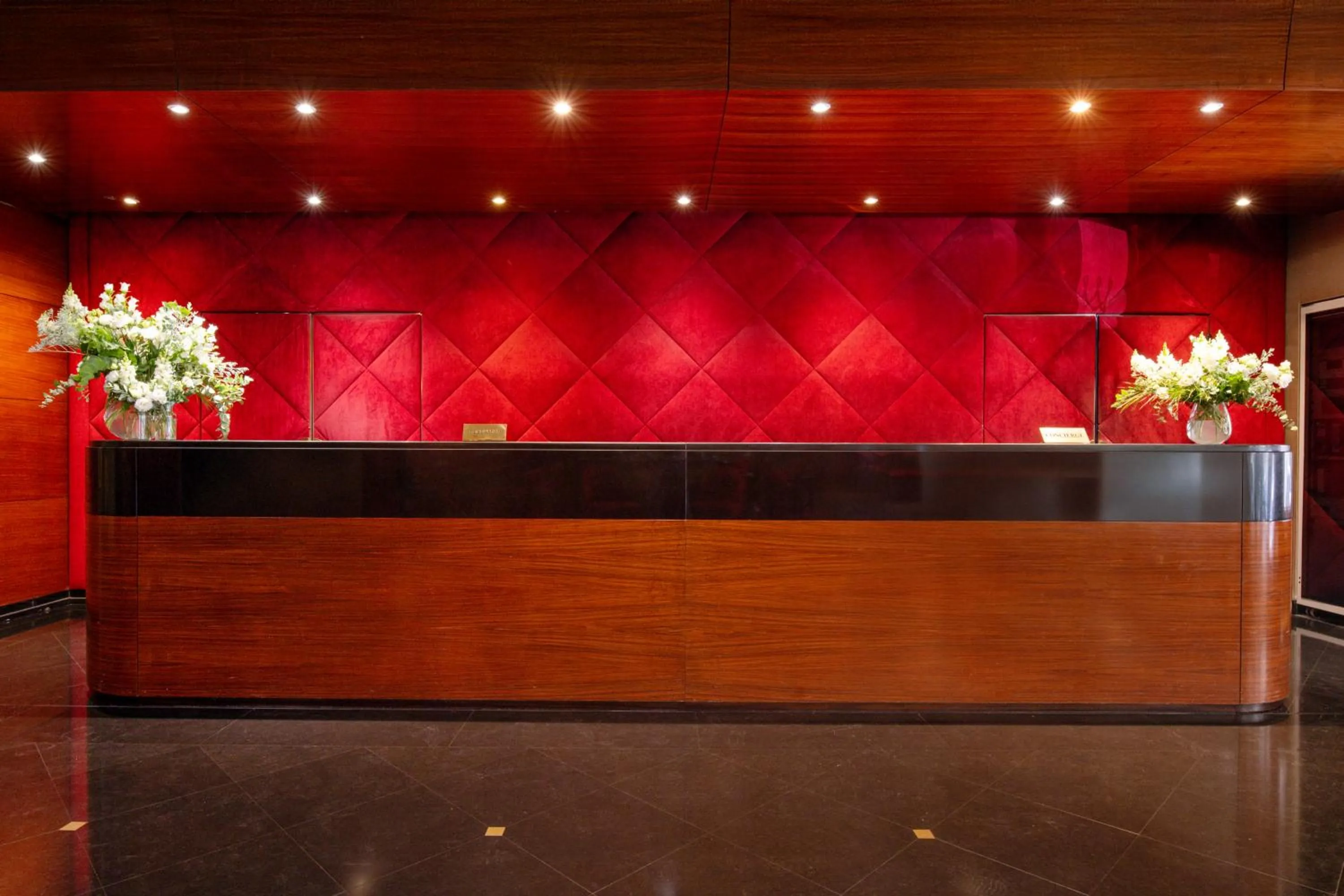 Property building in Warwick Champs-Elysées Paris