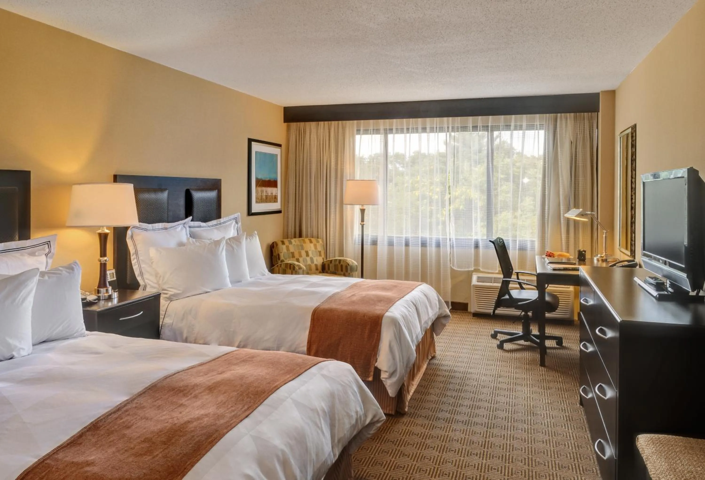 Bedroom, Bed in Radisson Hotel Freehold