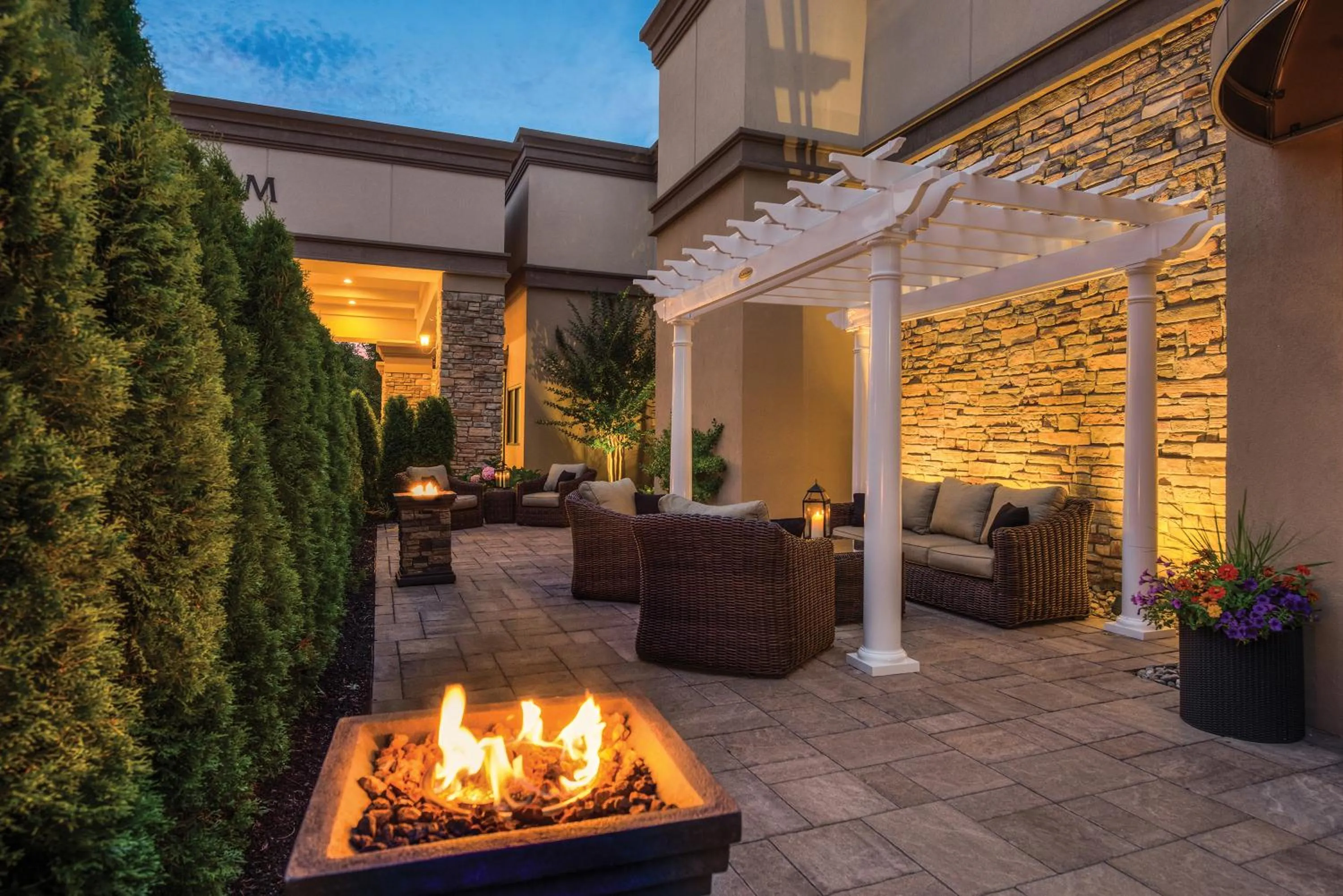 Patio in Radisson Hotel Freehold