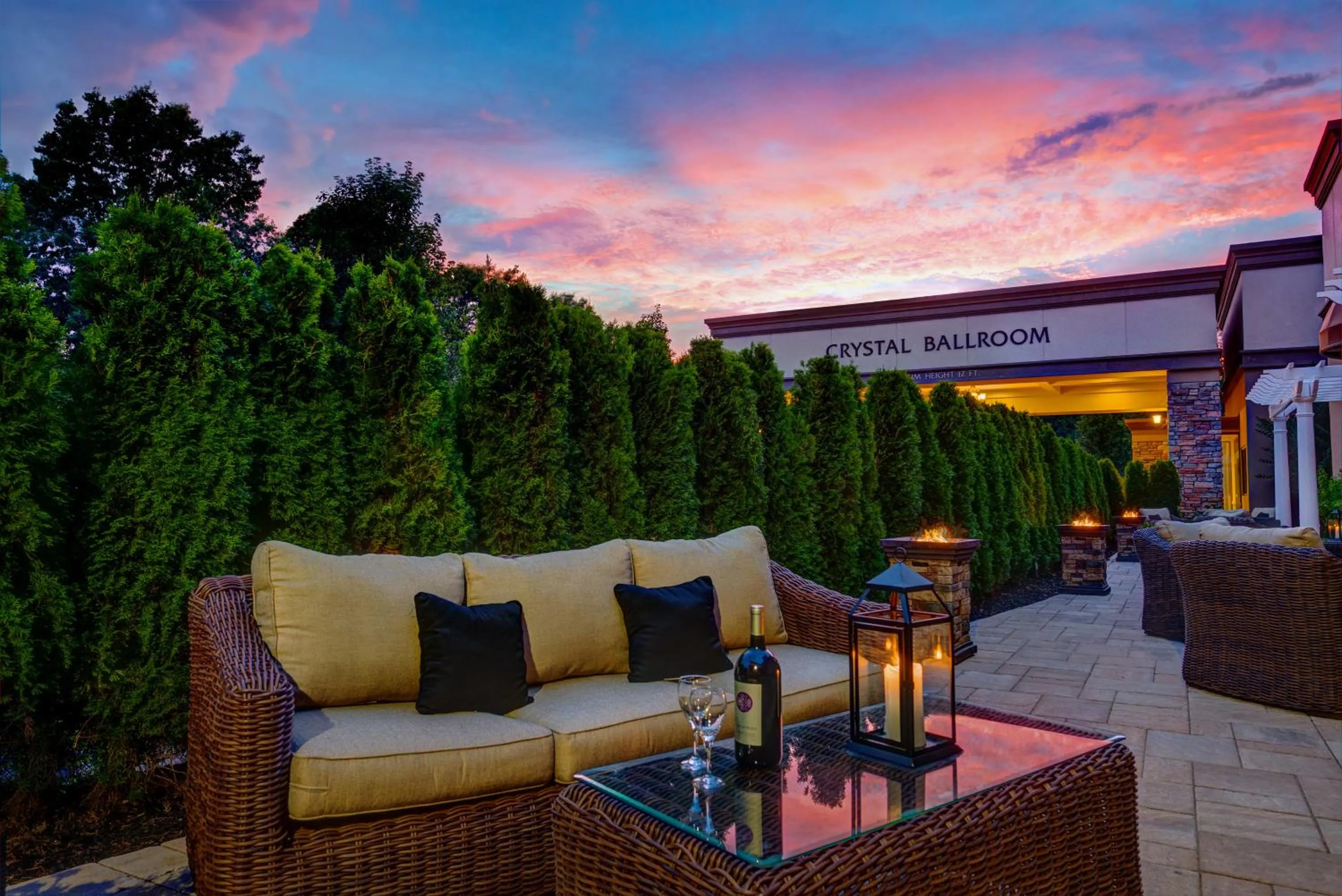 Patio in Radisson Hotel Freehold