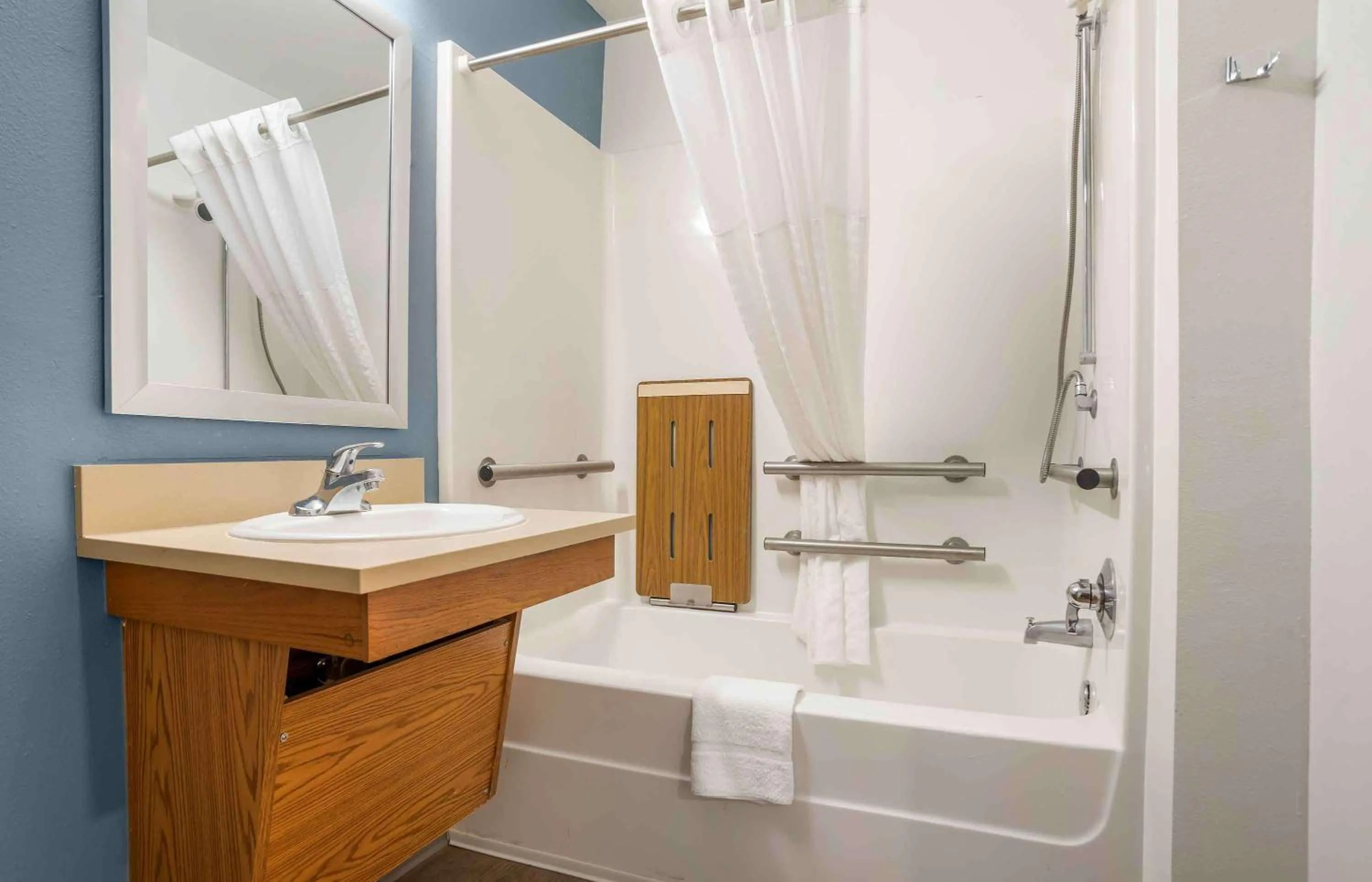 Bathroom in Extended Stay America Select Suites - Tallahassee - Northwest
