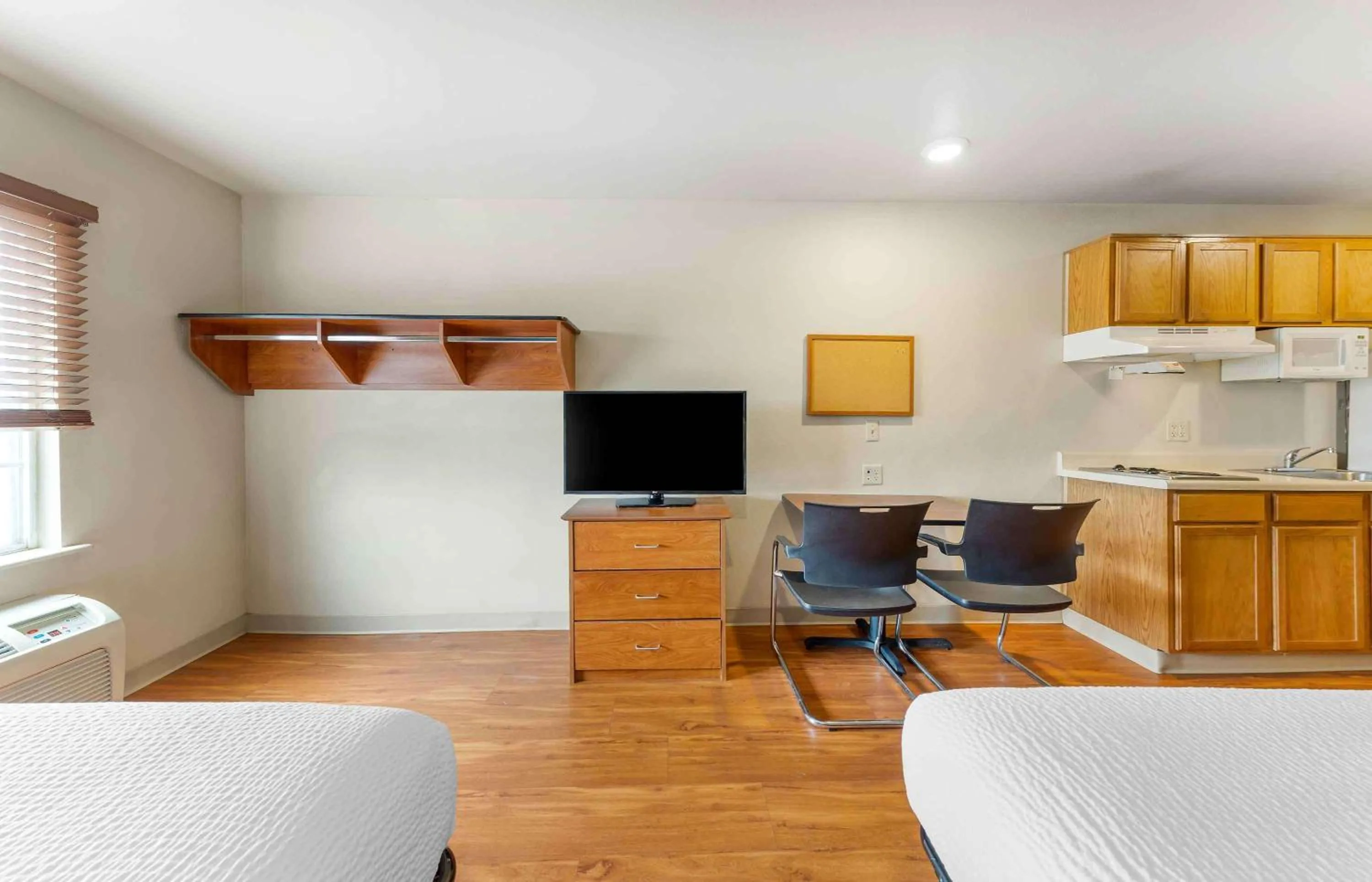 Bedroom, Bed in Extended Stay America Select Suites - Oklahoma City - Norman