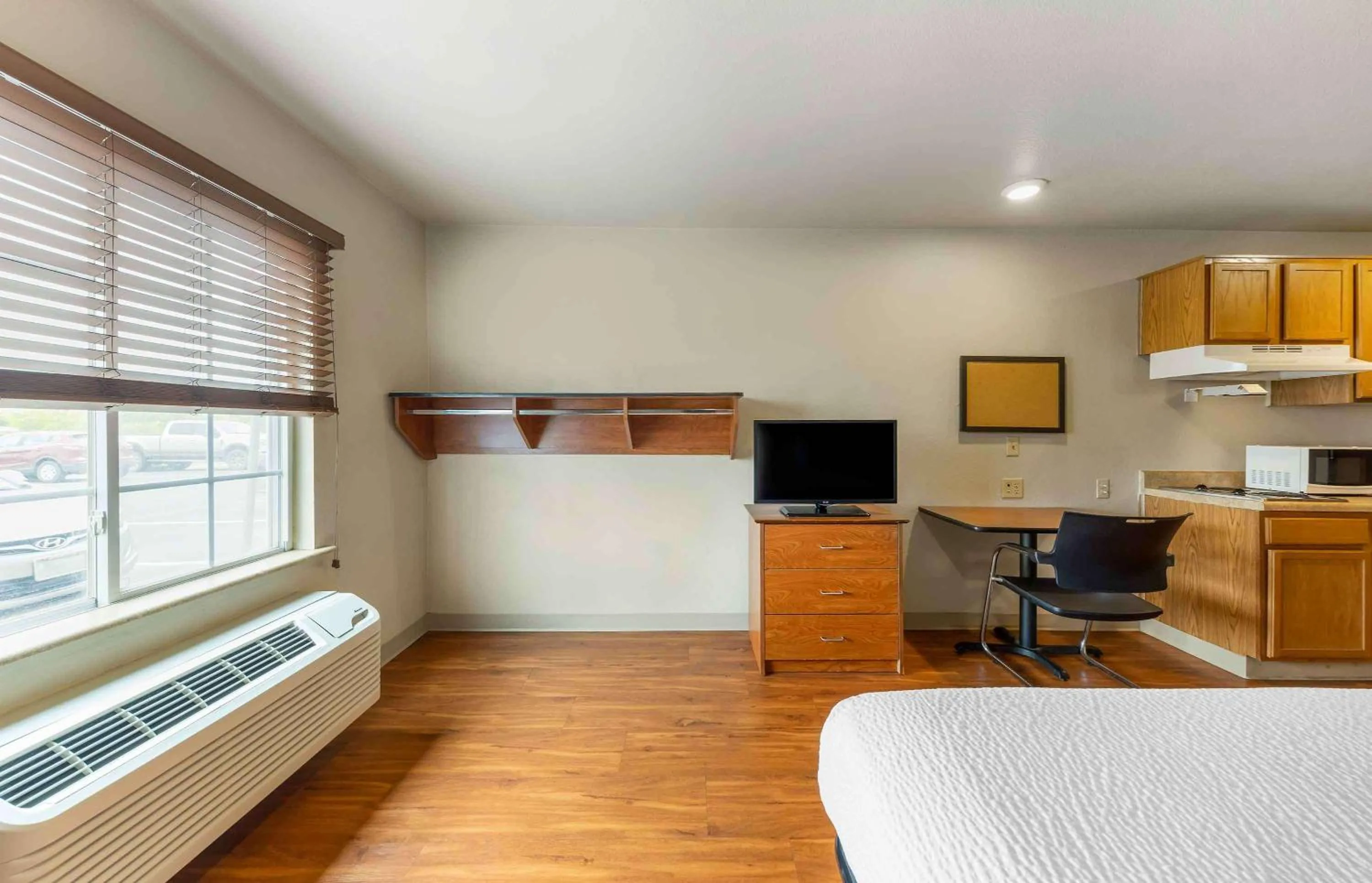 Bedroom in Extended Stay America Select Suites - Oklahoma City - Norman
