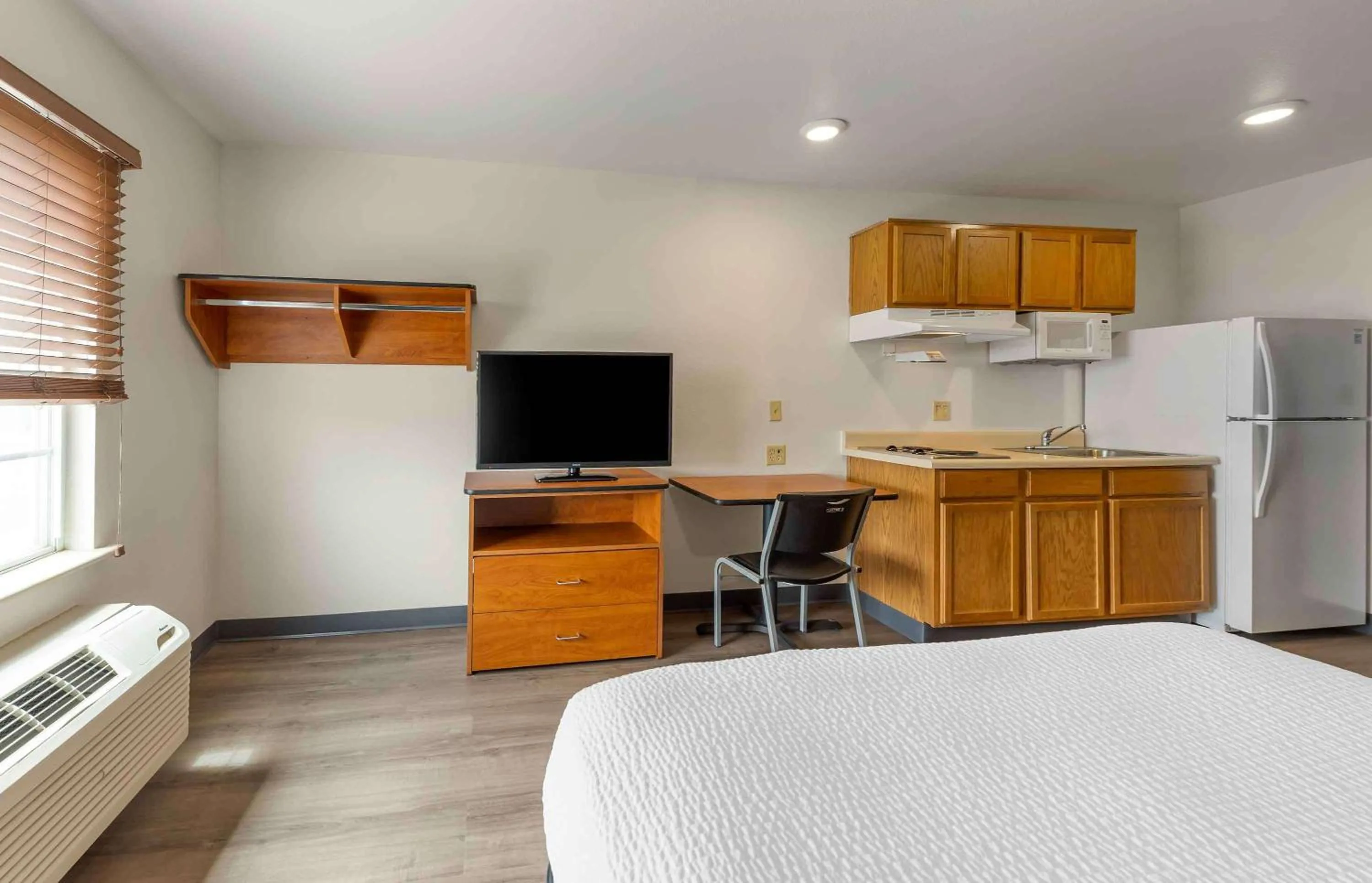 Bedroom in Extended Stay America Select Suites - Oklahoma City - Norman