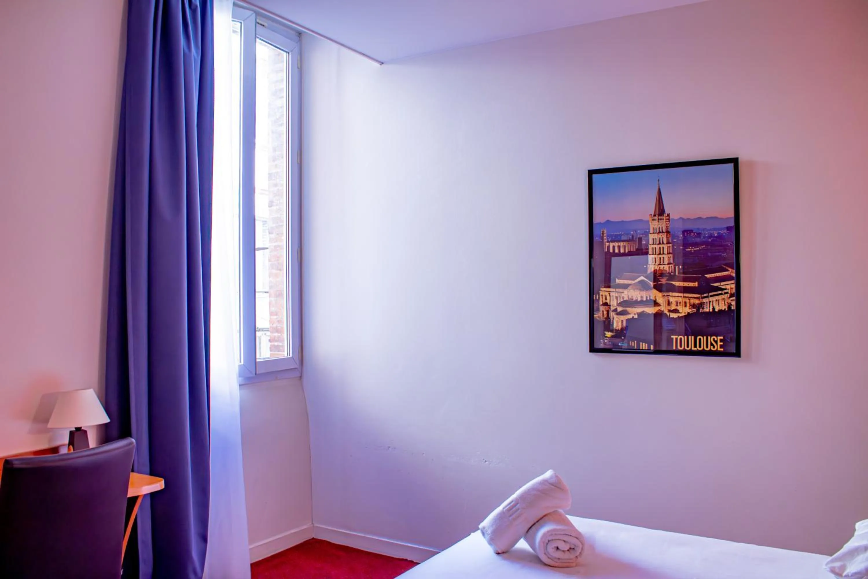 Photo of the whole room, Bed in Le Clocher de Rodez Centre Gare