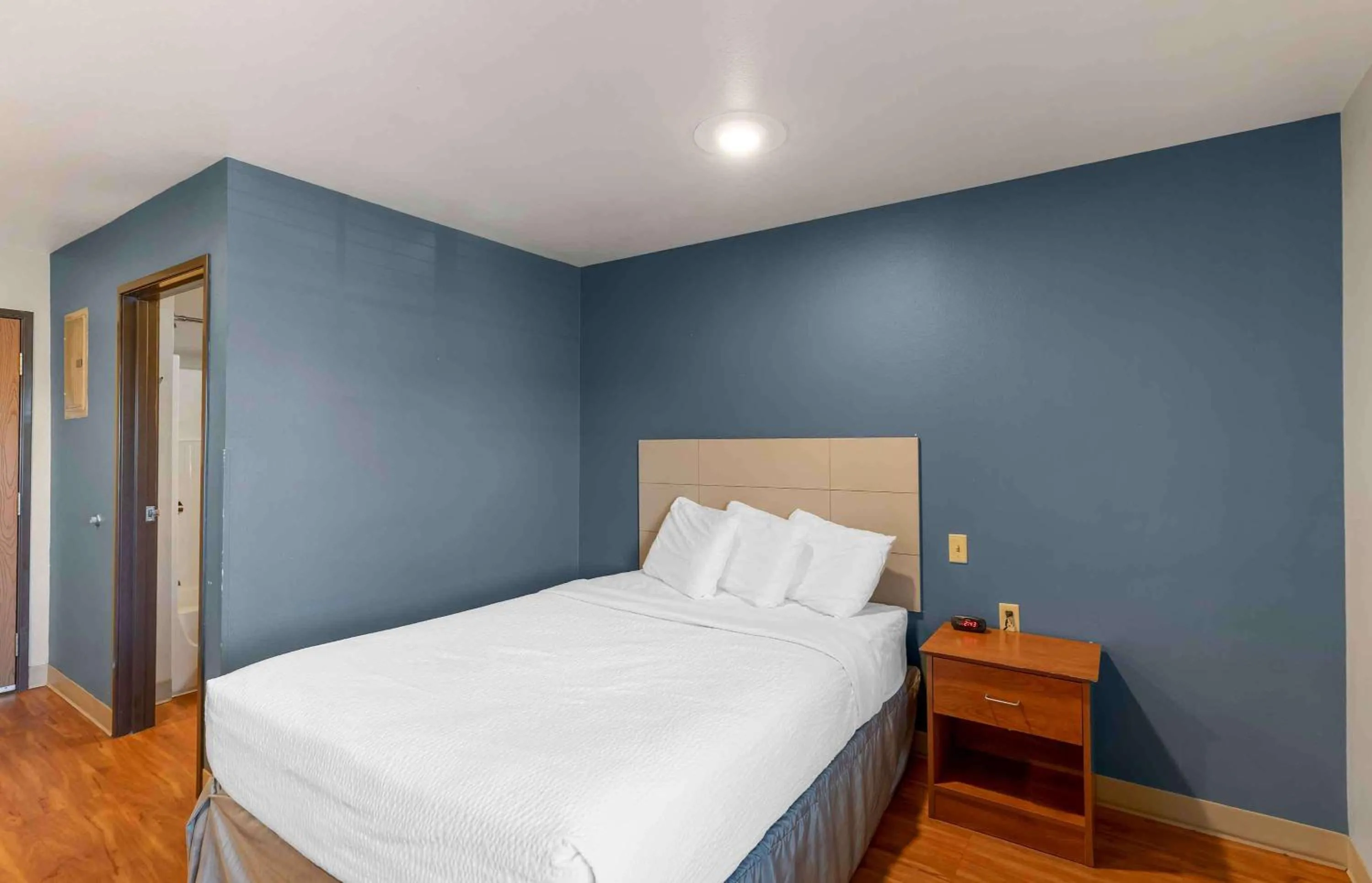 Bedroom, Bed in Extended Stay America Select Suites - Denver - Aurora