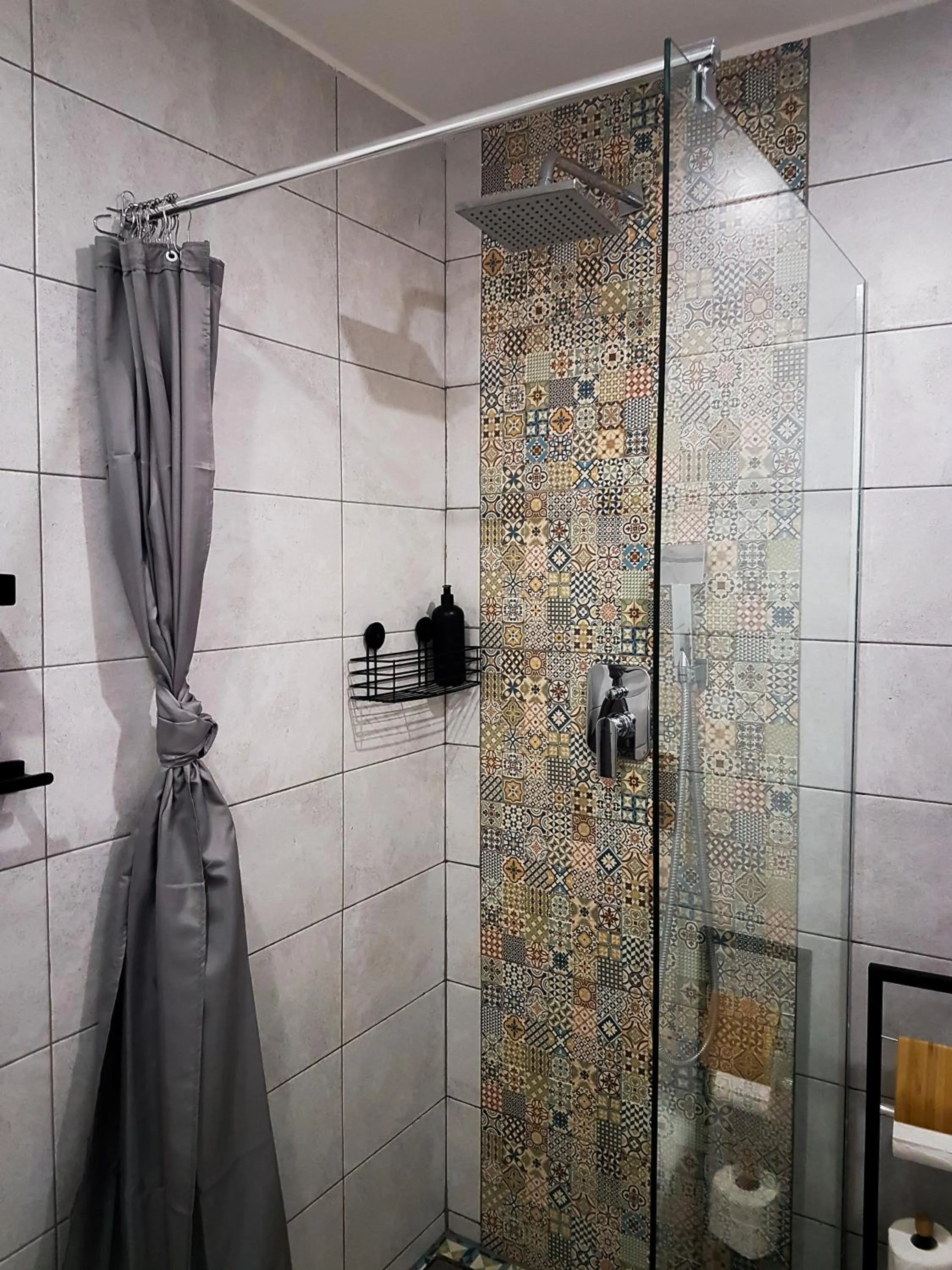 Shower in Topolove Rooms & Apartments