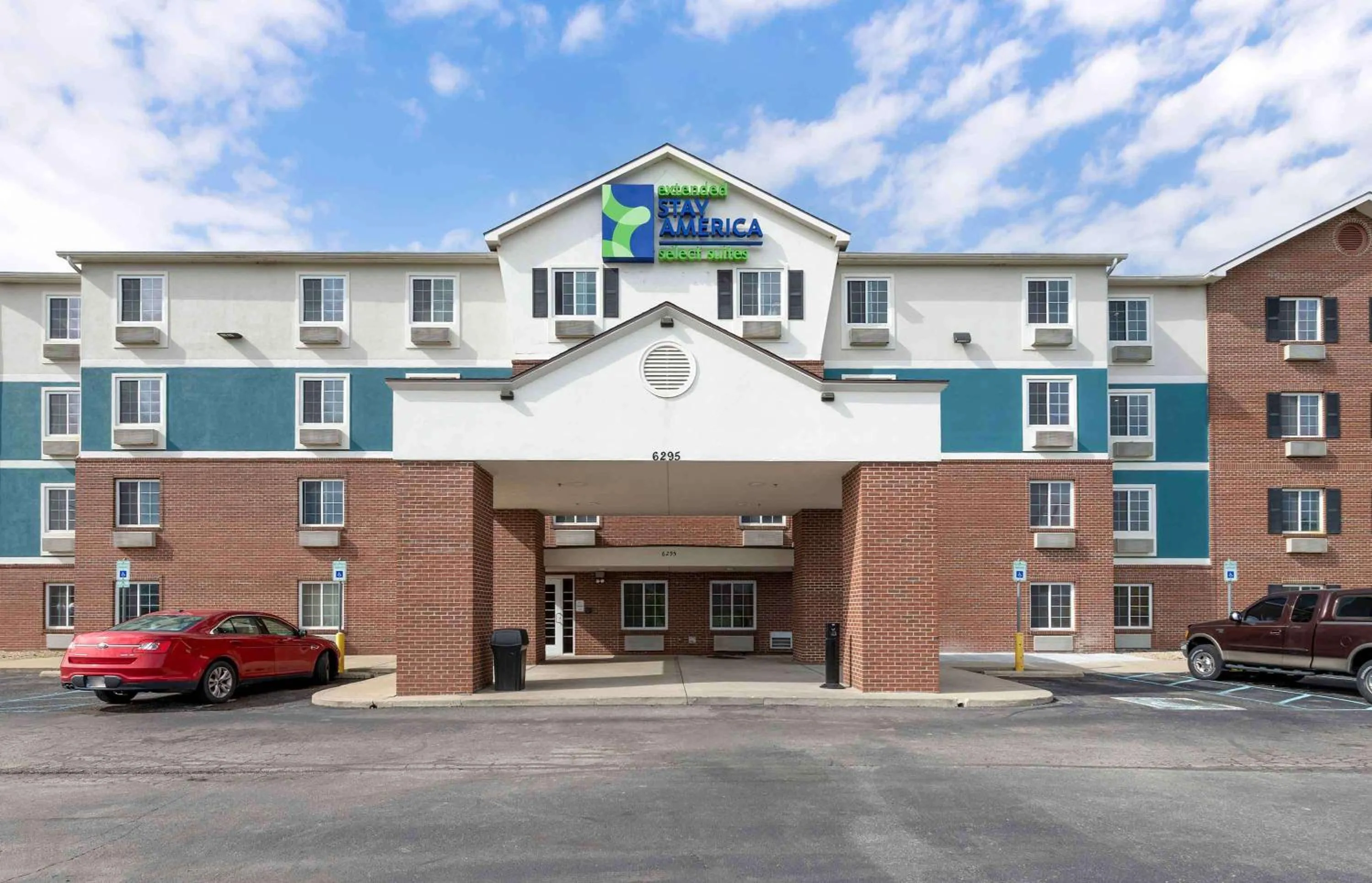 Property building in Extended Stay America Select Suites - Indianapolis - Plainfield