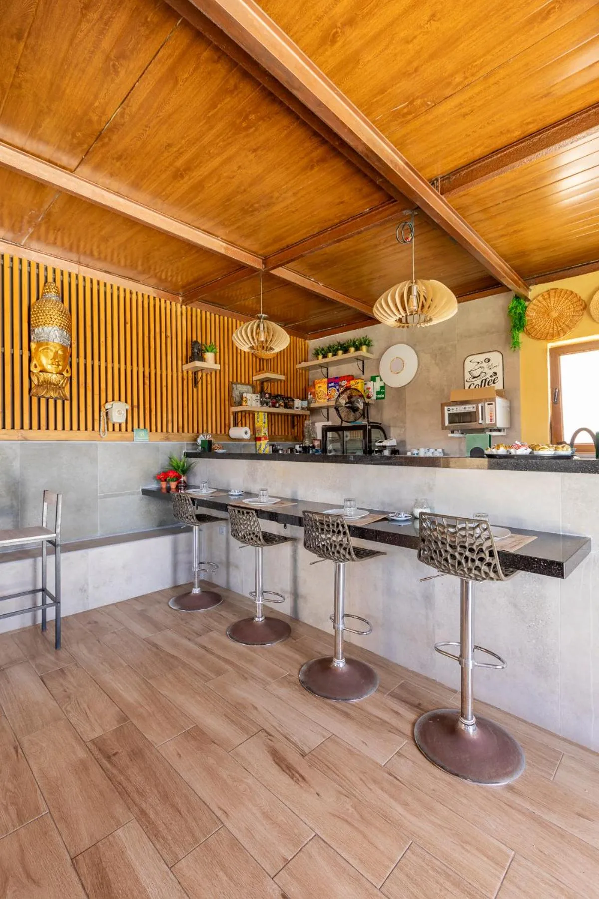 VALTISYA POOL AND AIRPORT