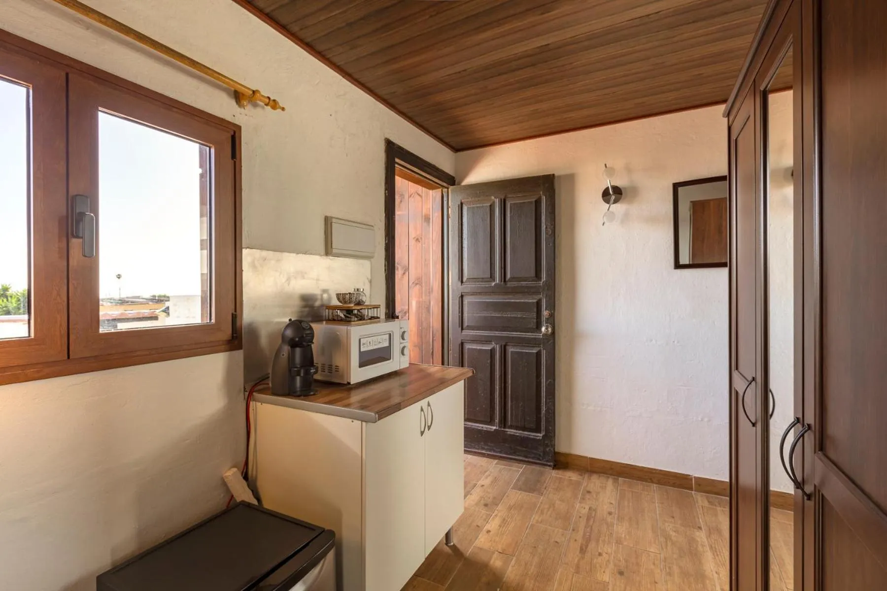 VALTISYA POOL AND AIRPORT