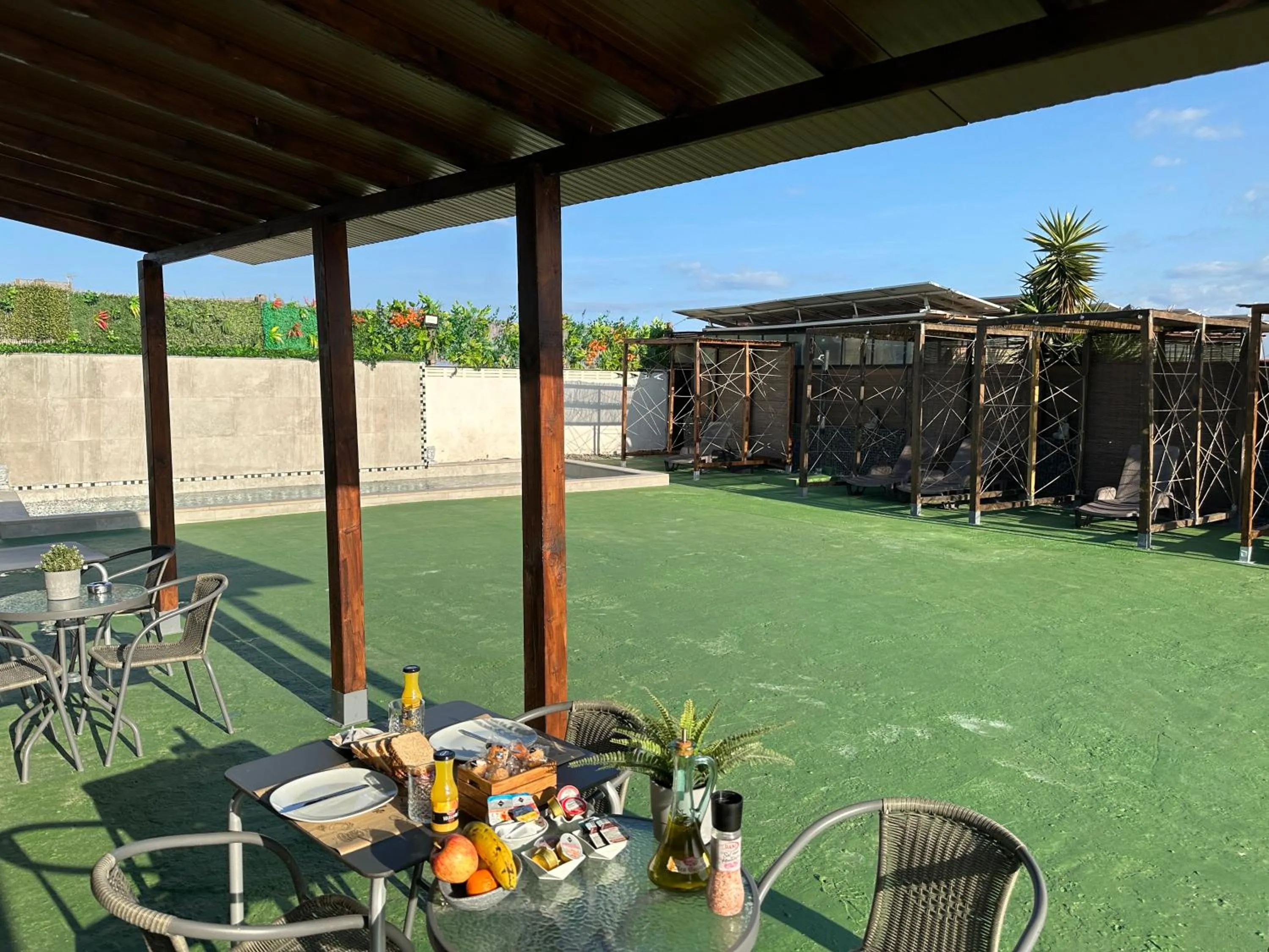 VALTISYA POOL AND AIRPORT