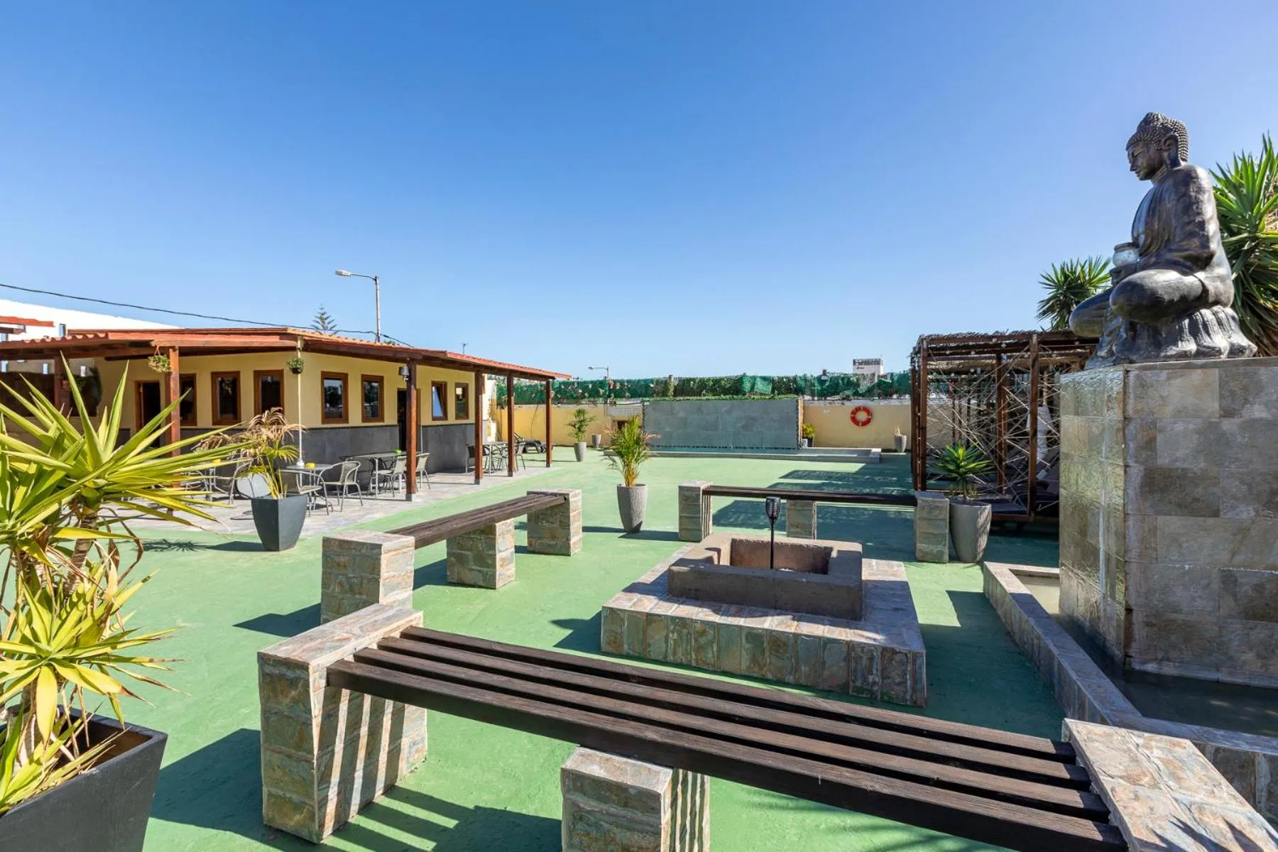 VALTISYA POOL AND AIRPORT