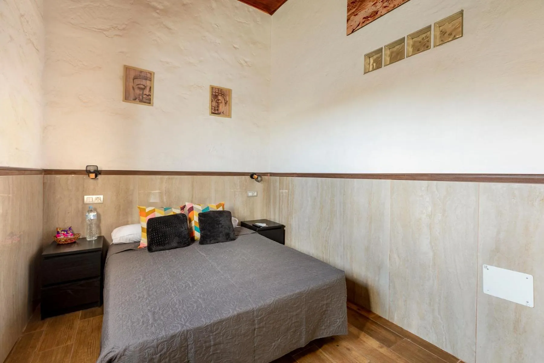 Bed in VALTISYA POOL AND AIRPORT