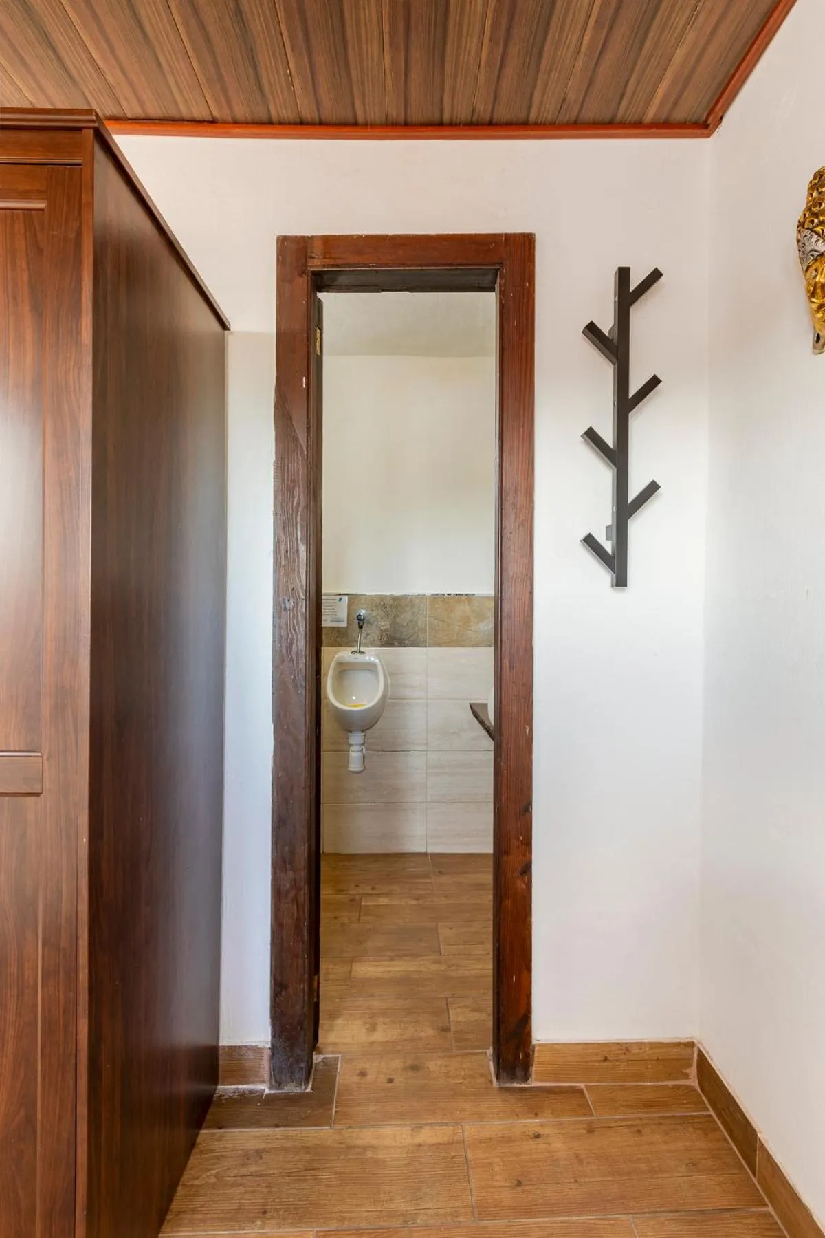 VALTISYA POOL AND AIRPORT