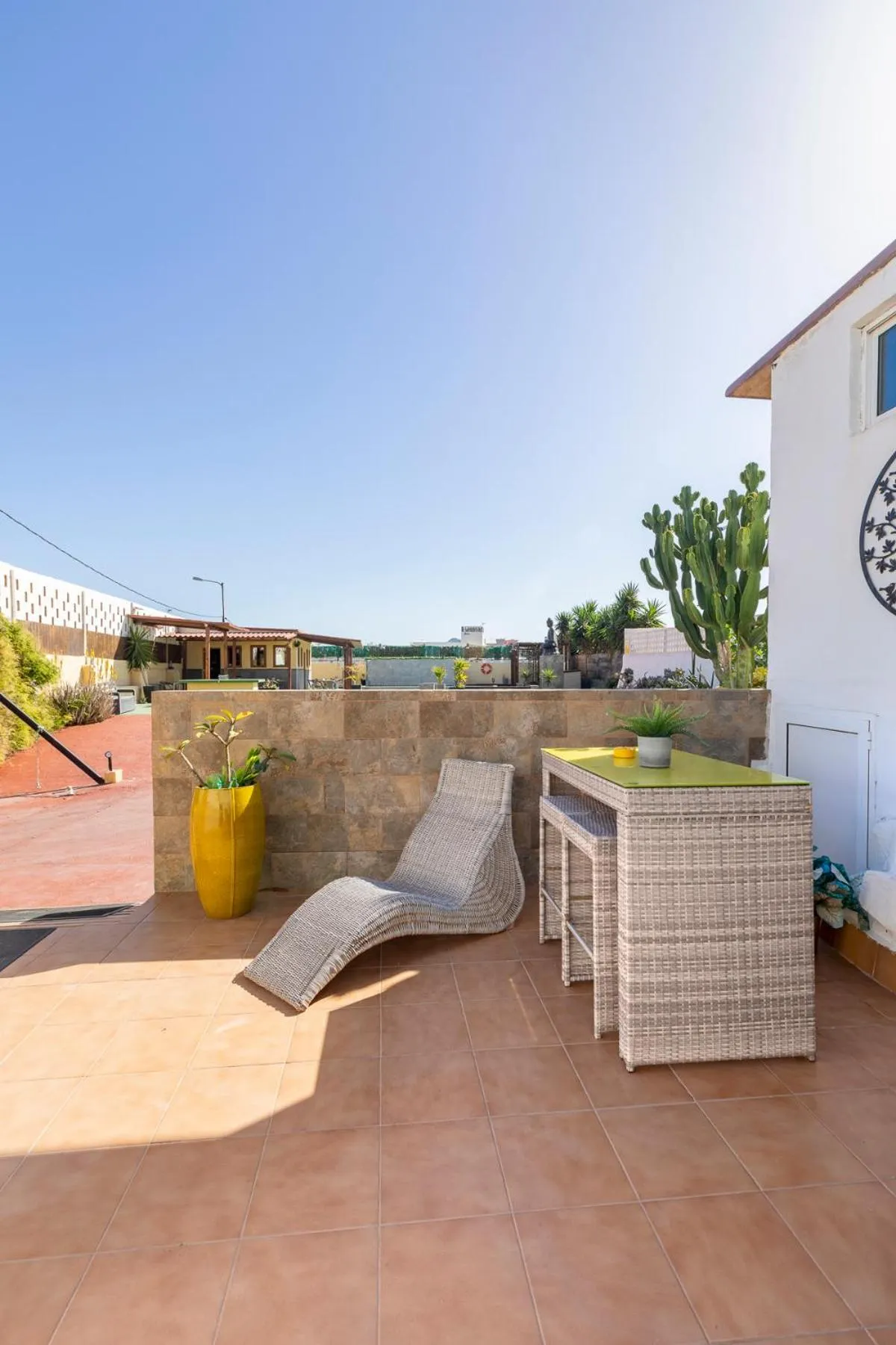 VALTISYA POOL AND AIRPORT