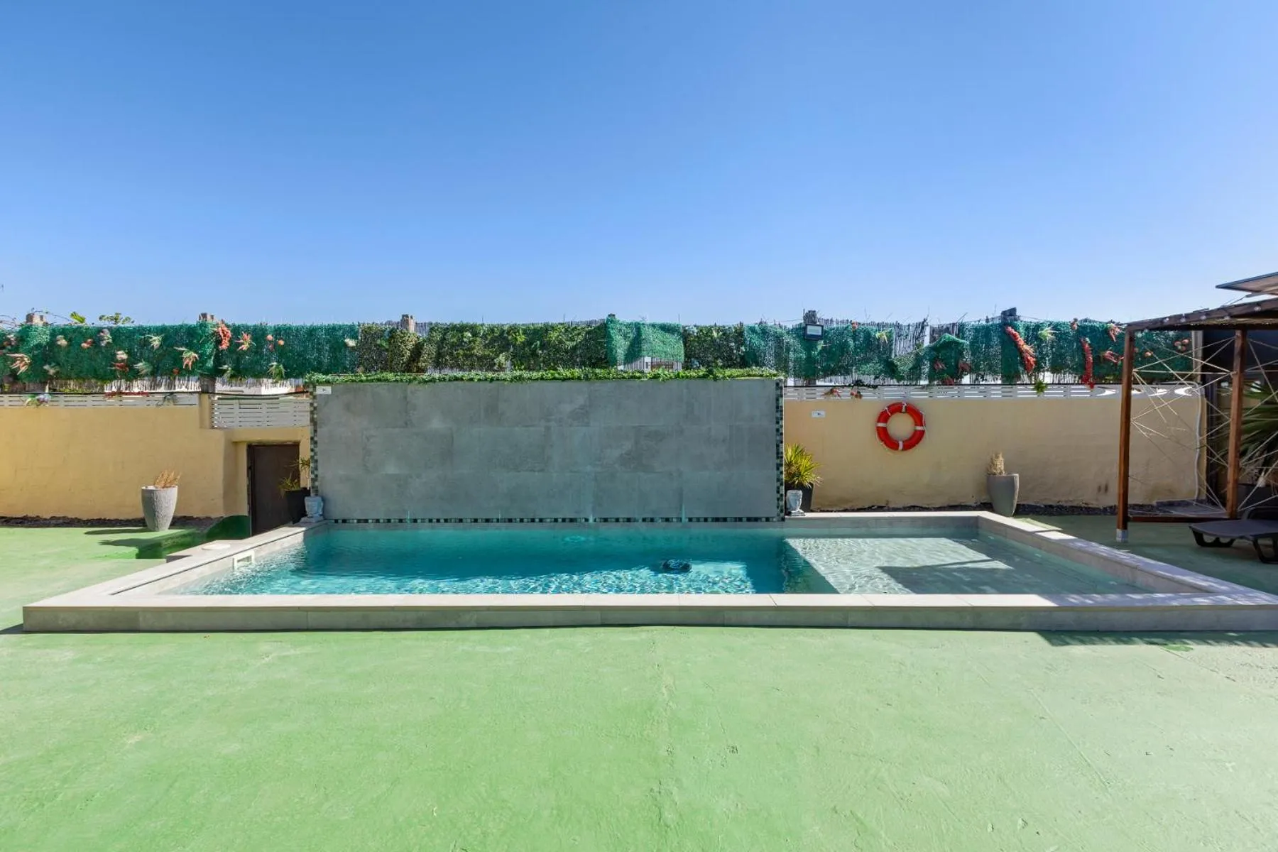 VALTISYA POOL AND AIRPORT