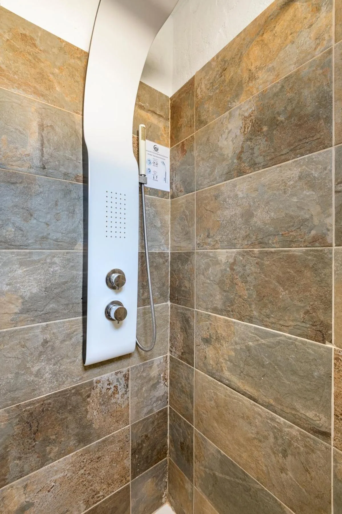 VALTISYA POOL AND AIRPORT