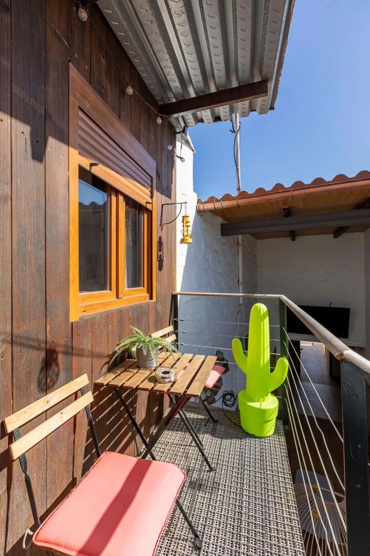 VALTISYA POOL AND AIRPORT