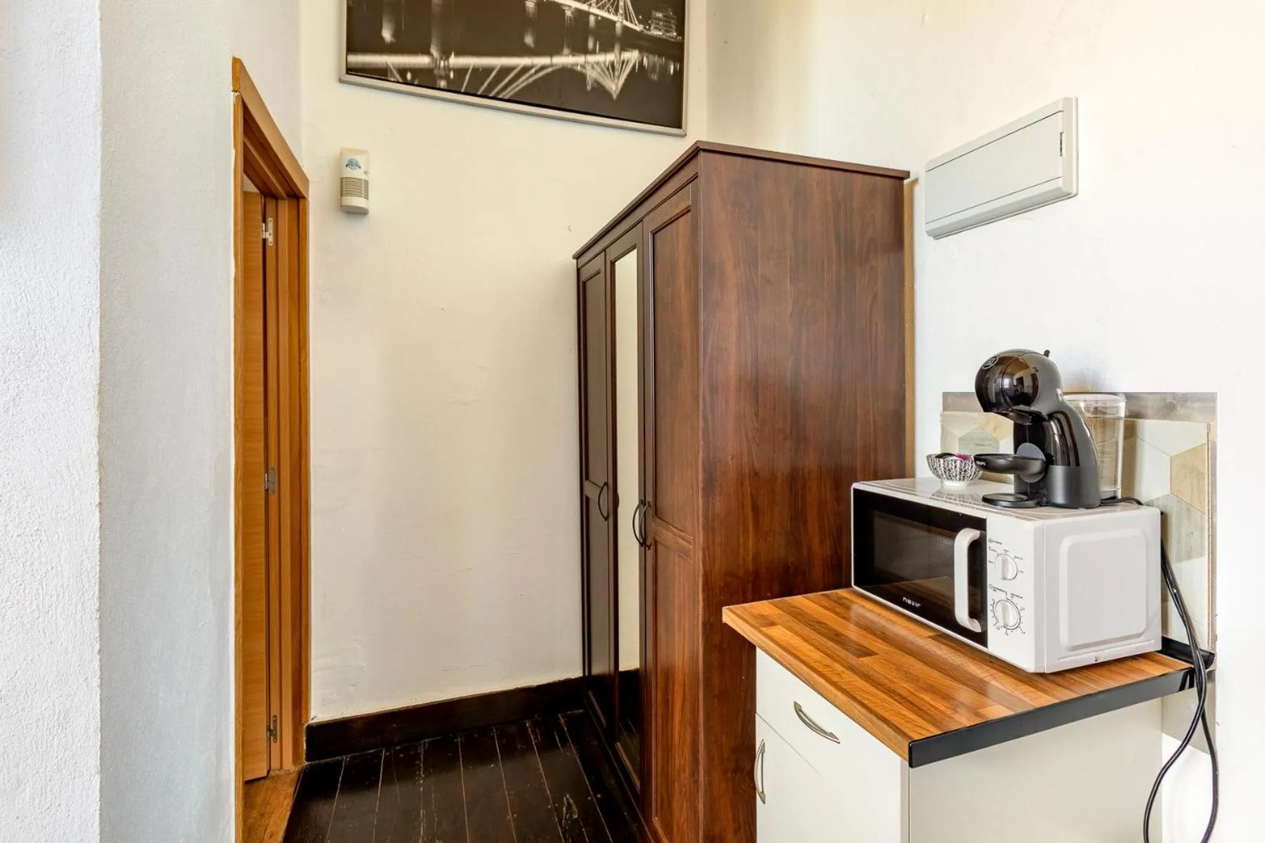 VALTISYA POOL AND AIRPORT