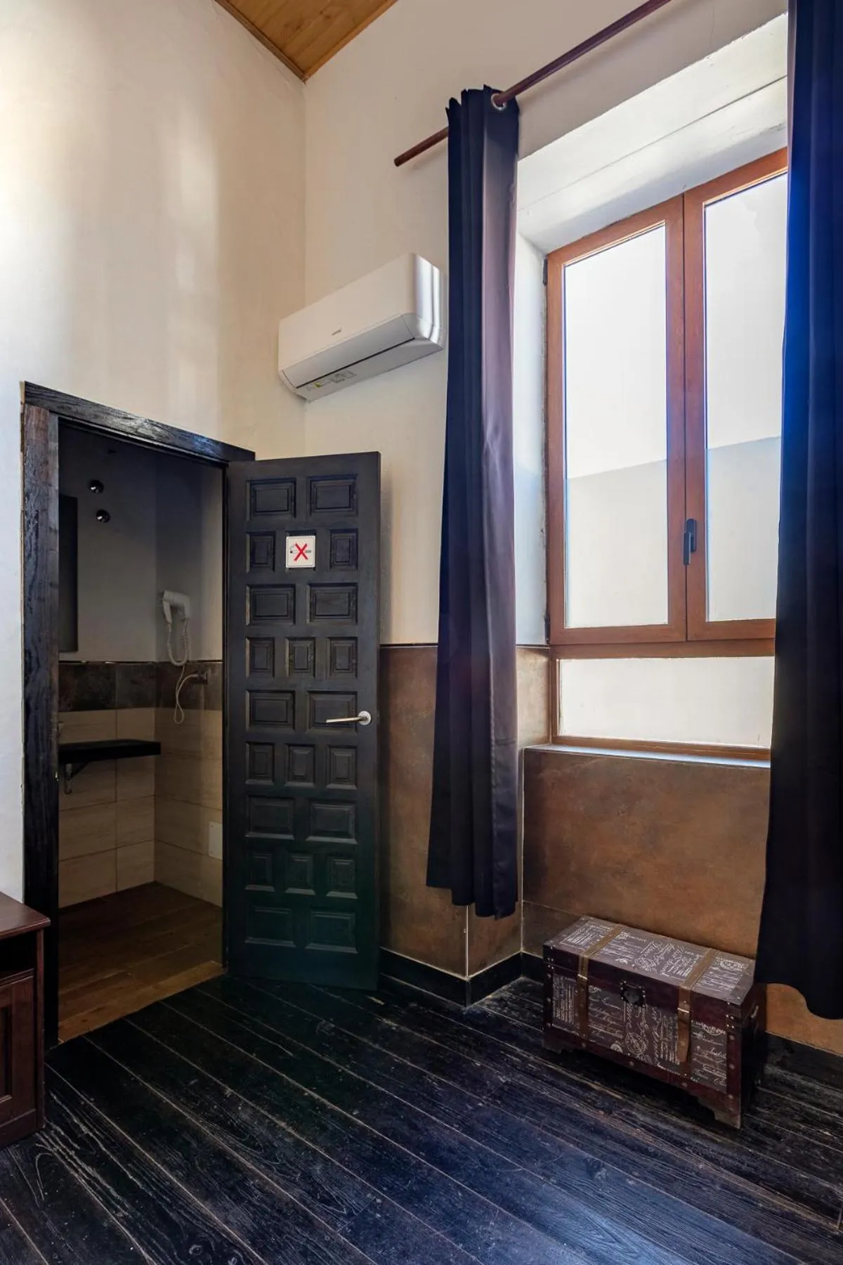 VALTISYA POOL AND AIRPORT