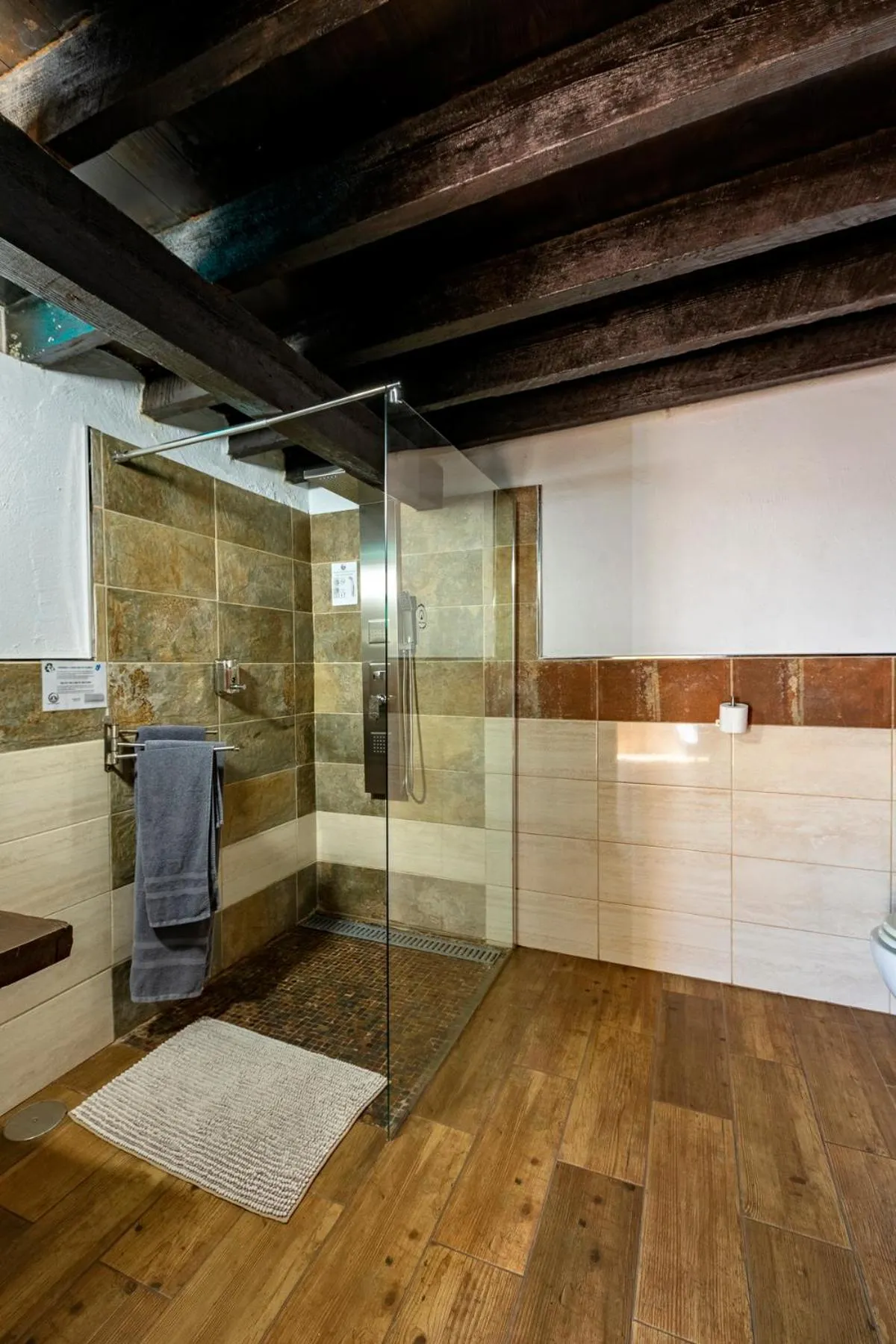 VALTISYA POOL AND AIRPORT