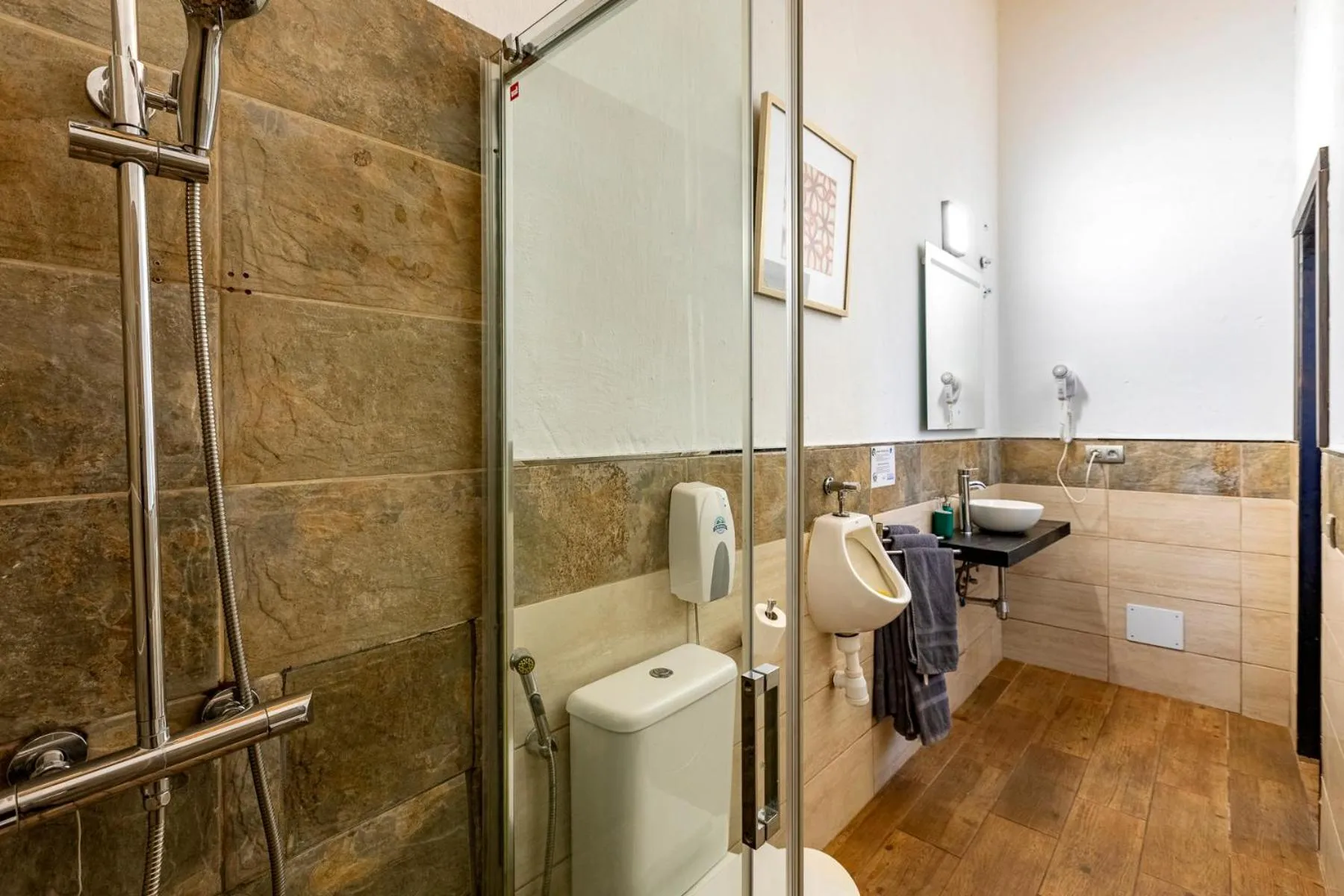 VALTISYA POOL AND AIRPORT