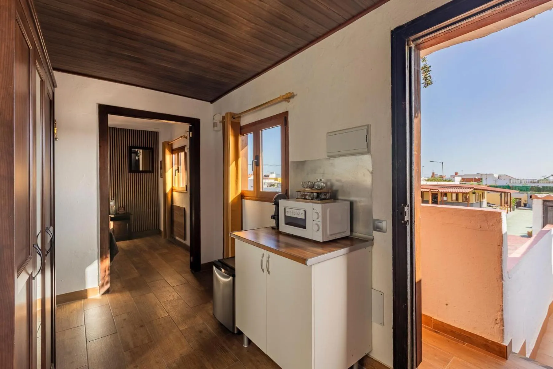 VALTISYA POOL AND AIRPORT