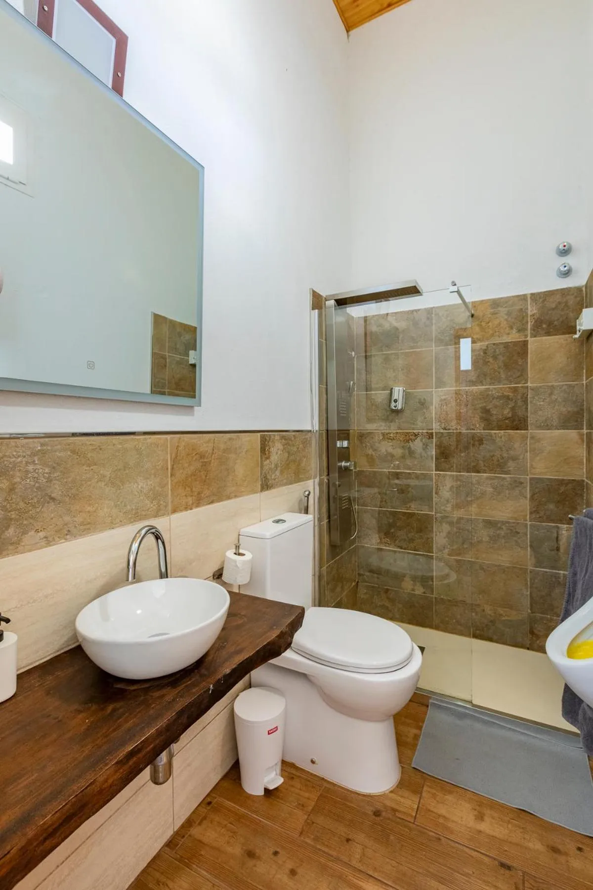 VALTISYA POOL AND AIRPORT