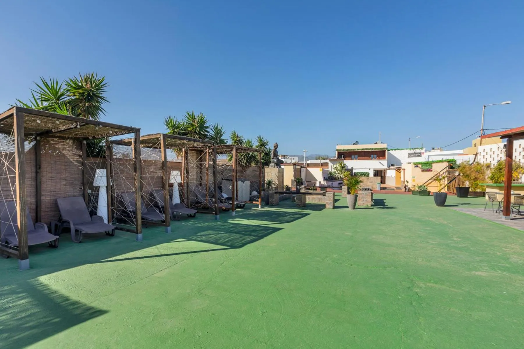 VALTISYA POOL AND AIRPORT