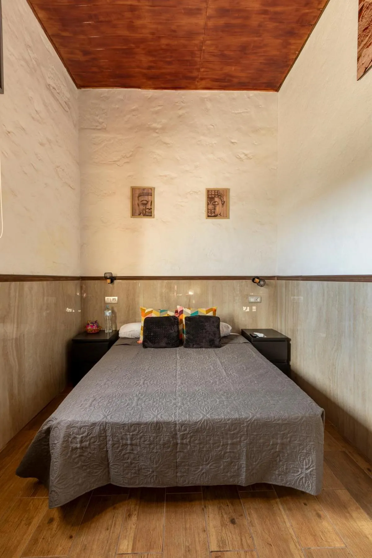 Bed in VALTISYA POOL AND AIRPORT