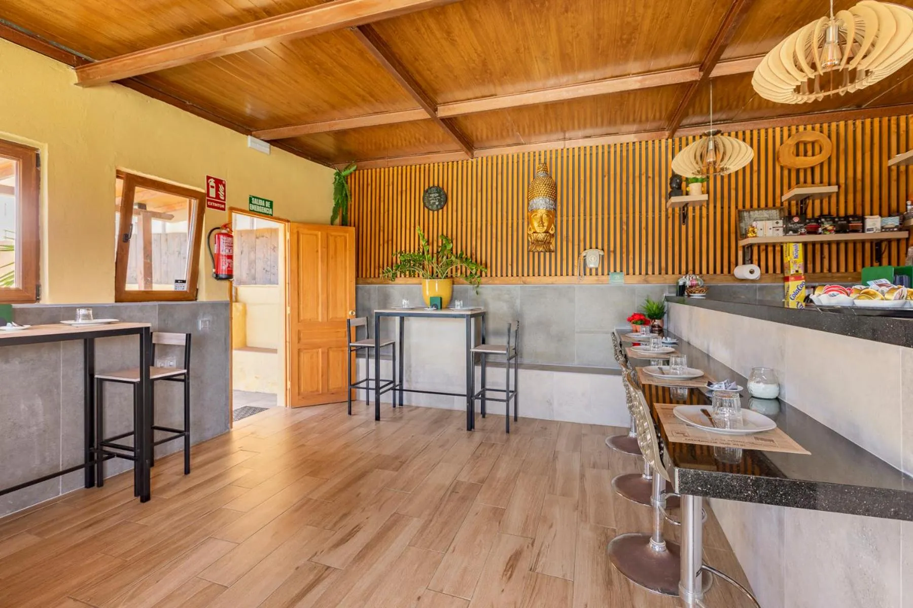 VALTISYA POOL AND AIRPORT