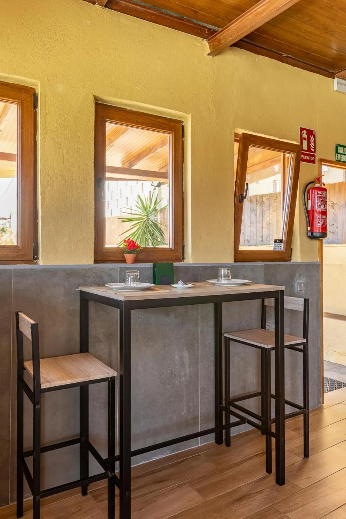 VALTISYA POOL AND AIRPORT