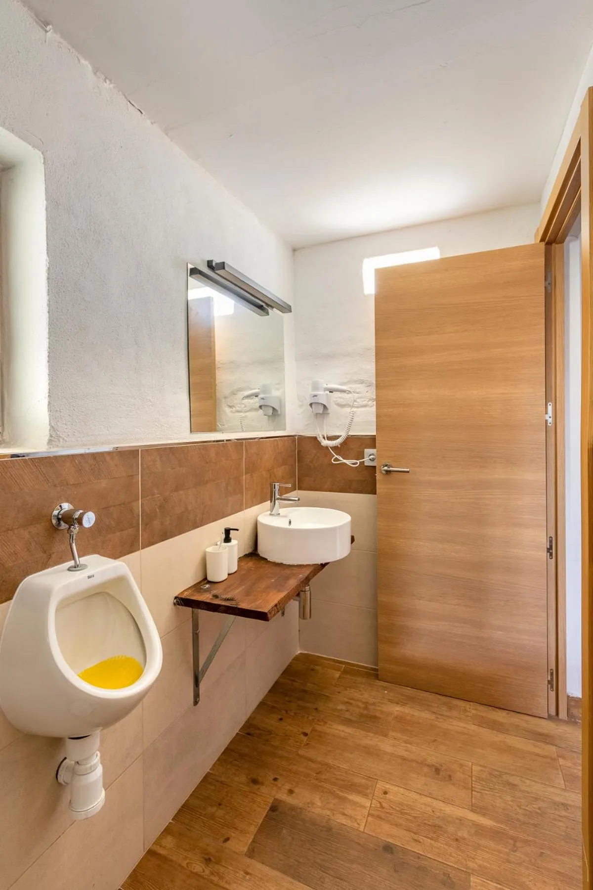 VALTISYA POOL AND AIRPORT