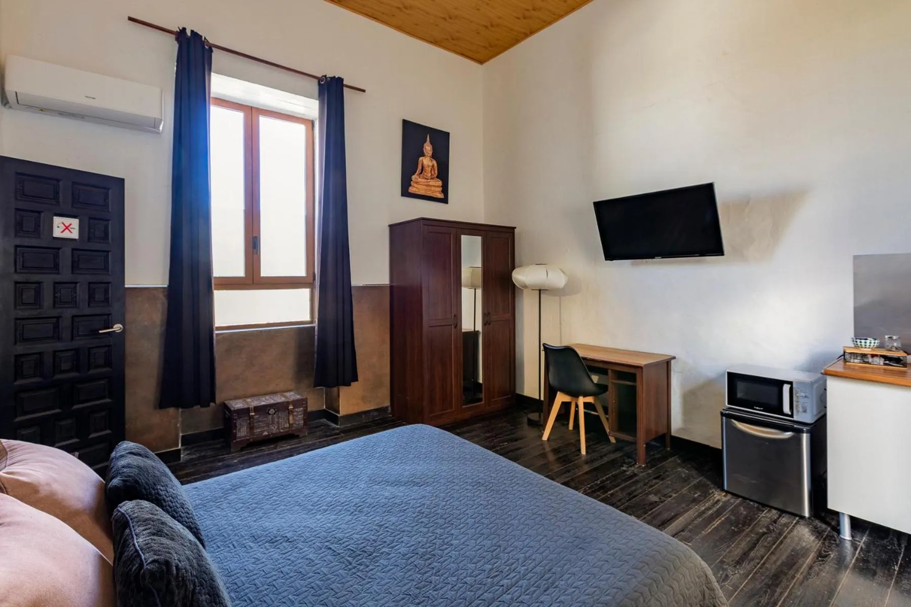 Bed in VALTISYA POOL AND AIRPORT