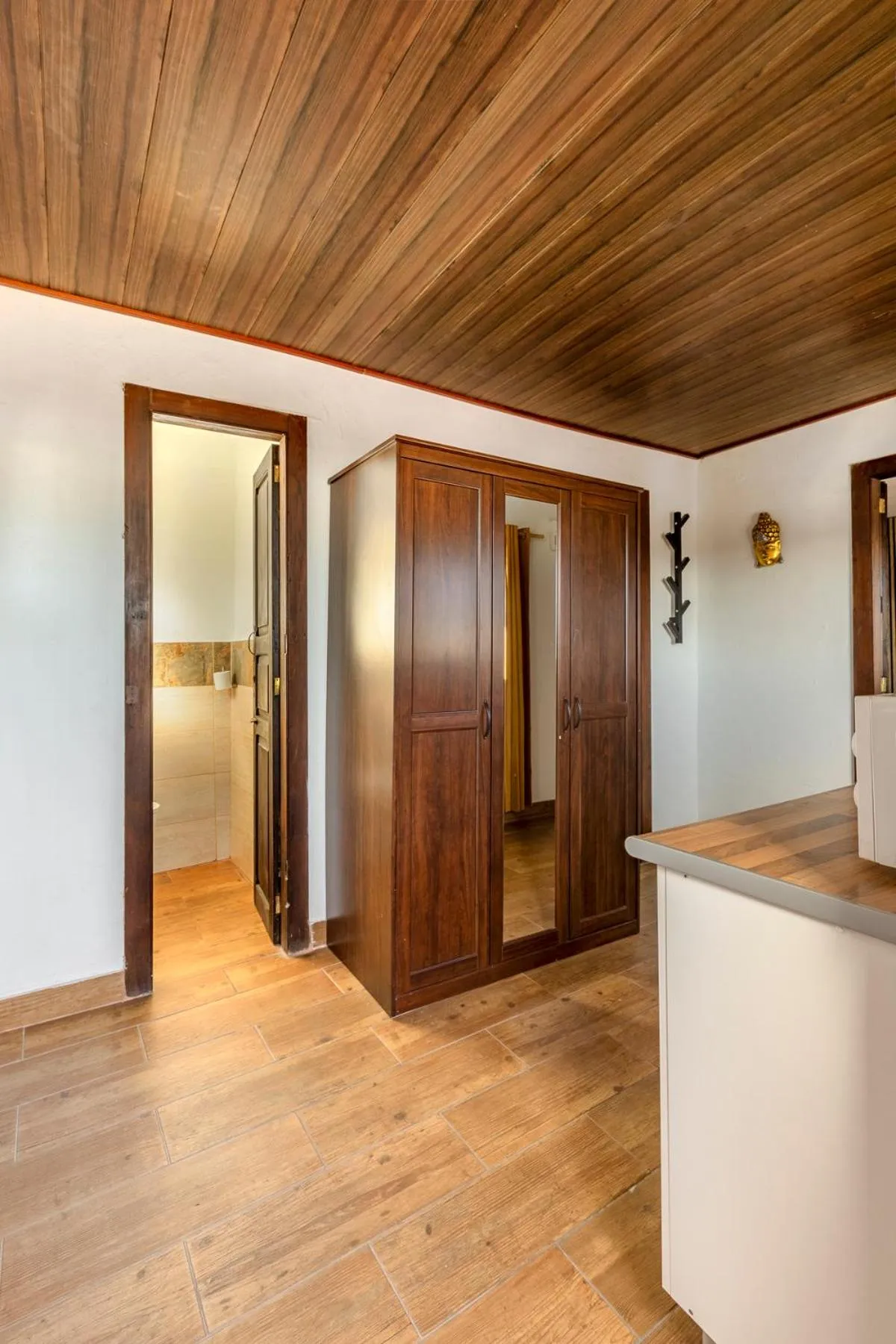 VALTISYA POOL AND AIRPORT