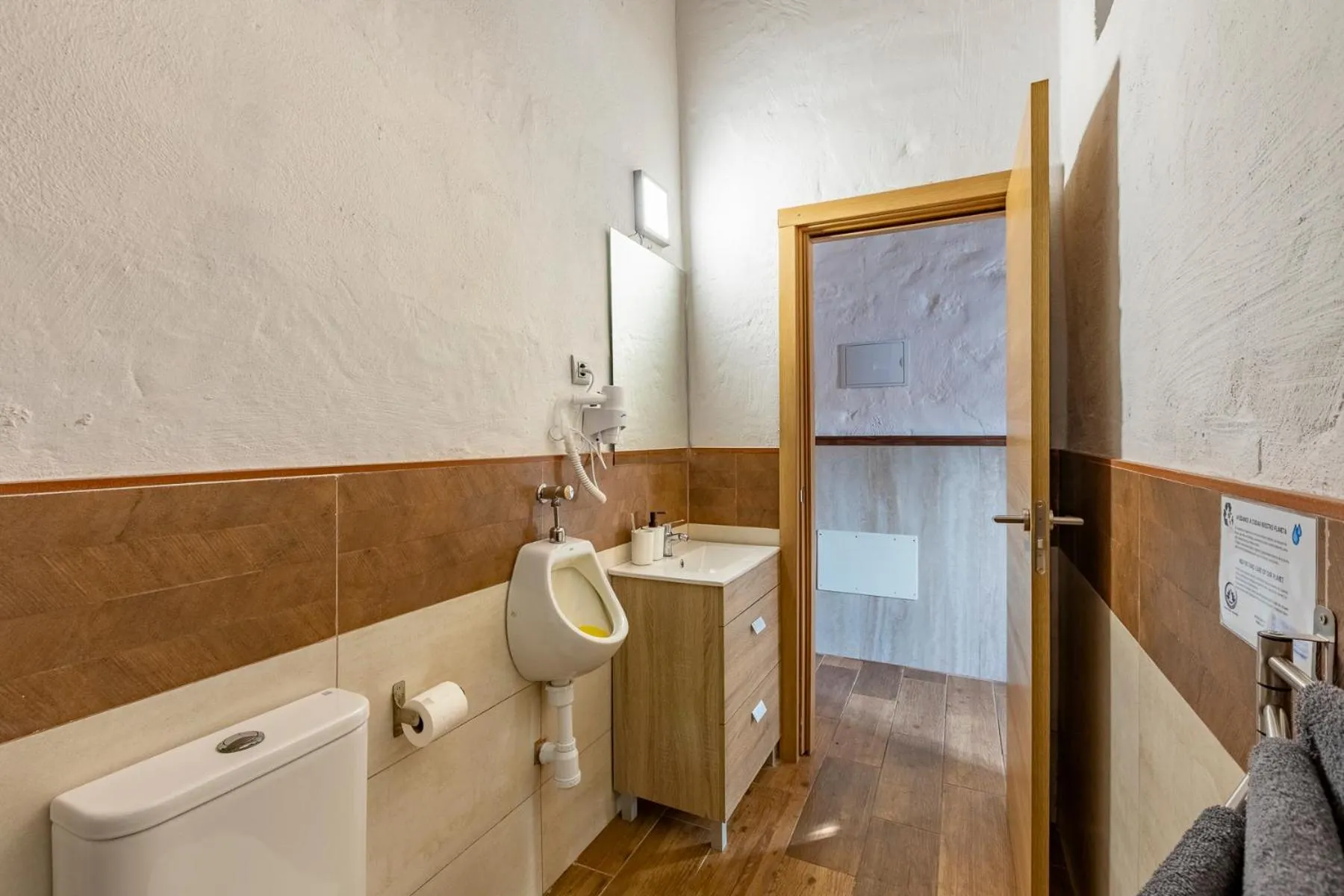 VALTISYA POOL AND AIRPORT