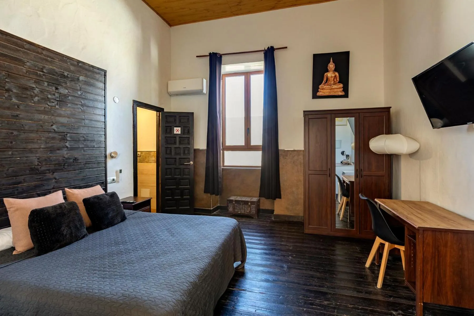 Bed in VALTISYA POOL AND AIRPORT